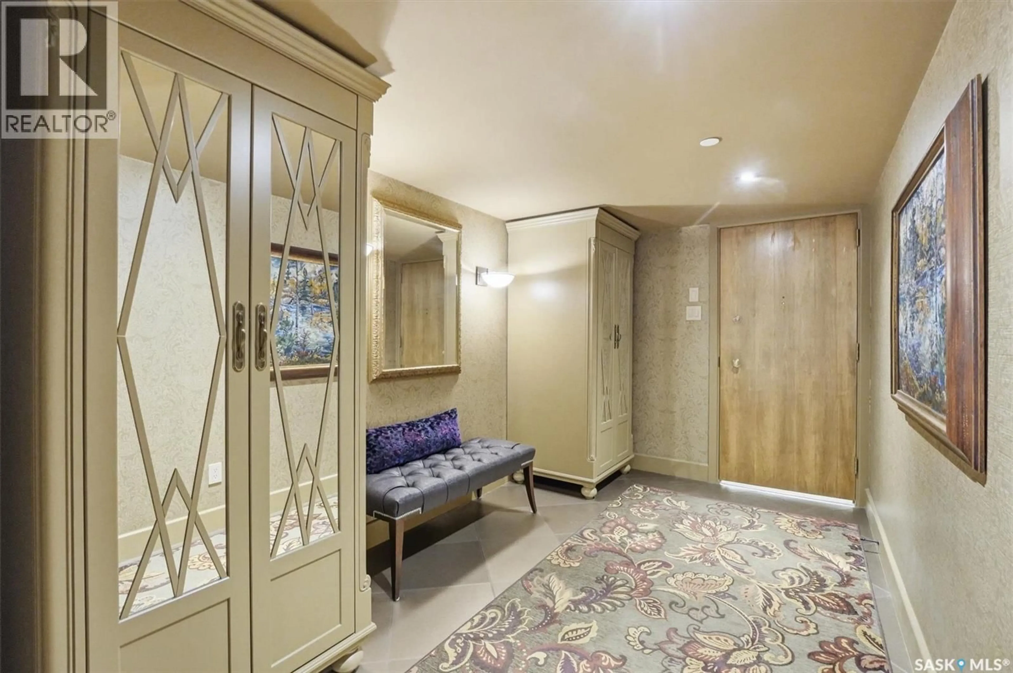 Indoor foyer for 730 - 1001 SPADINA CRESCENT E, Saskatoon Saskatchewan S7K4H7