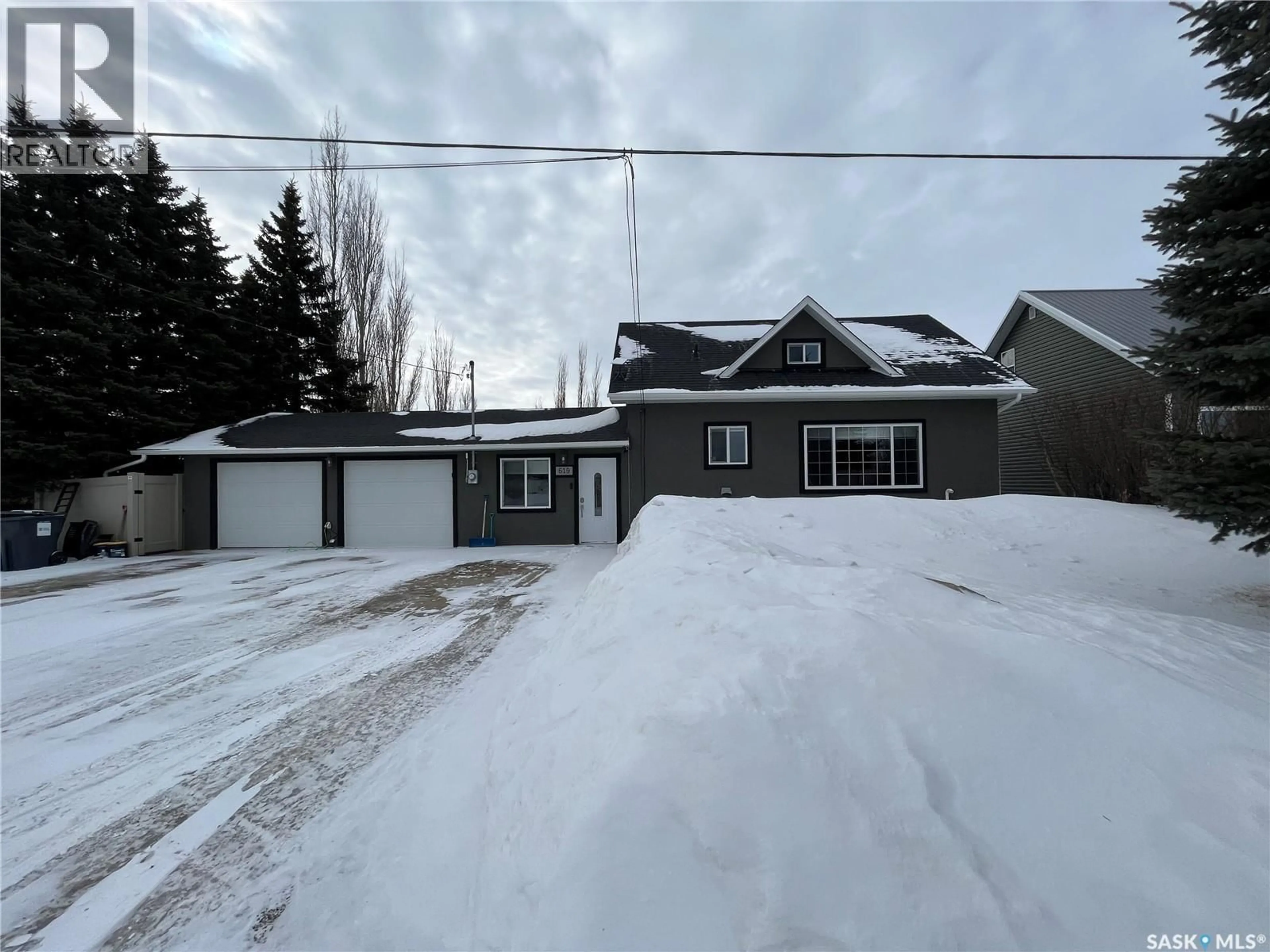 A pic from outside/outdoor area/front of a property/back of a property/a pic from drone, street for 619 SMITH DORRIEN AVENUE, Esterhazy Saskatchewan S0A0X0