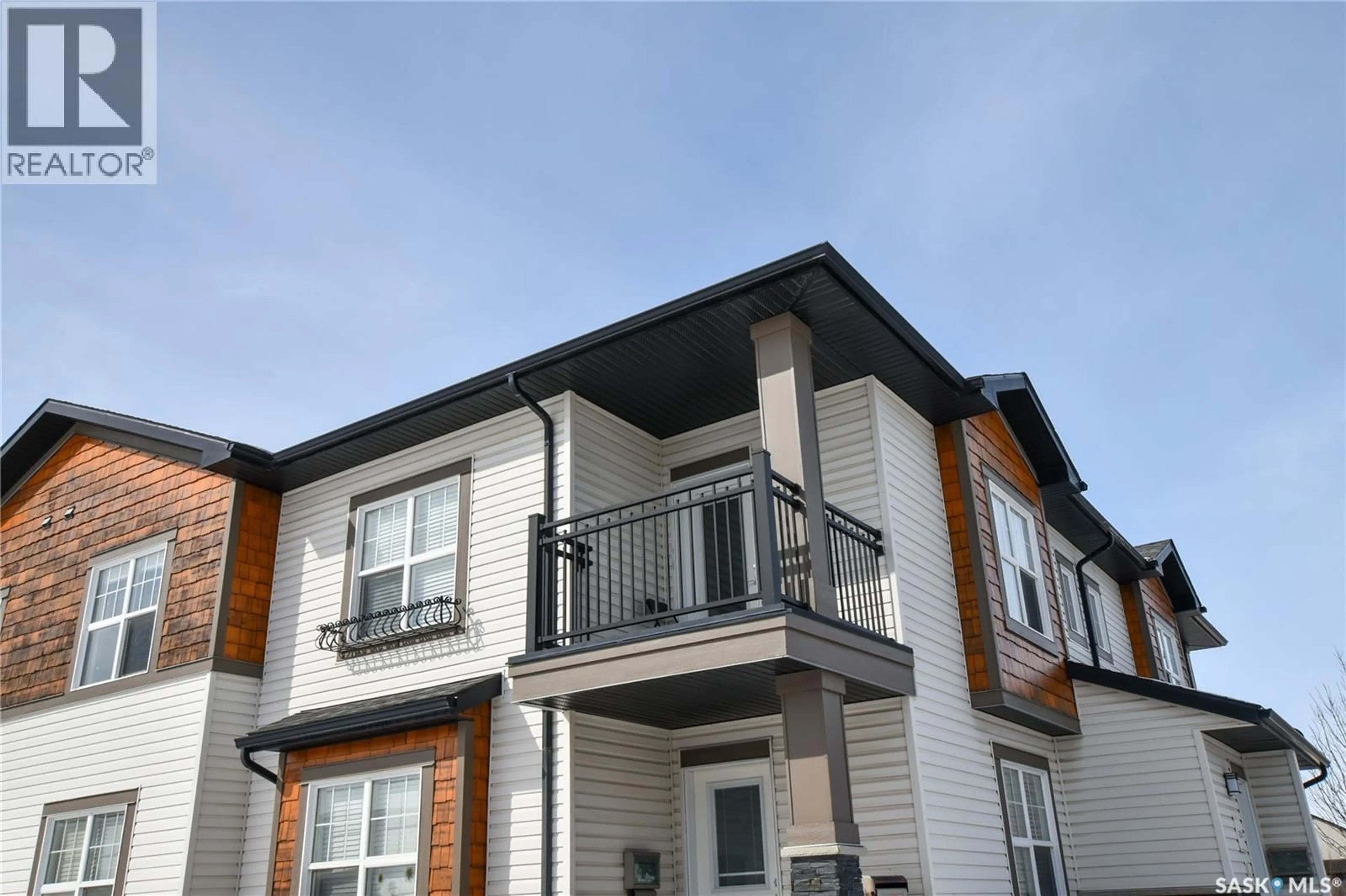 Home with vinyl exterior material, building for 204 - 2315 MCCLOCKLIN ROAD, Saskatoon Saskatchewan S7R0K7