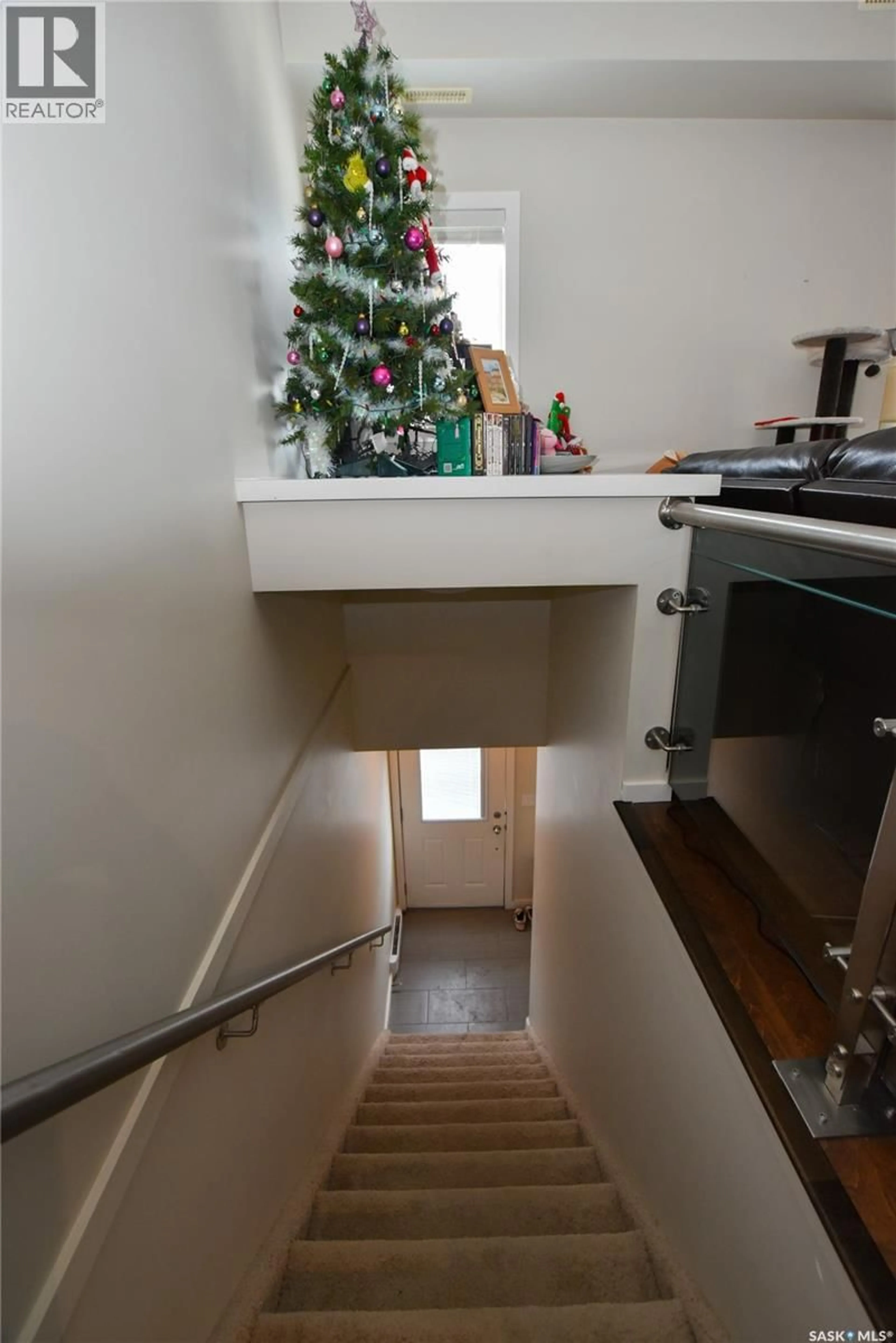 Stairs for 204 - 2315 MCCLOCKLIN ROAD, Saskatoon Saskatchewan S7R0K7