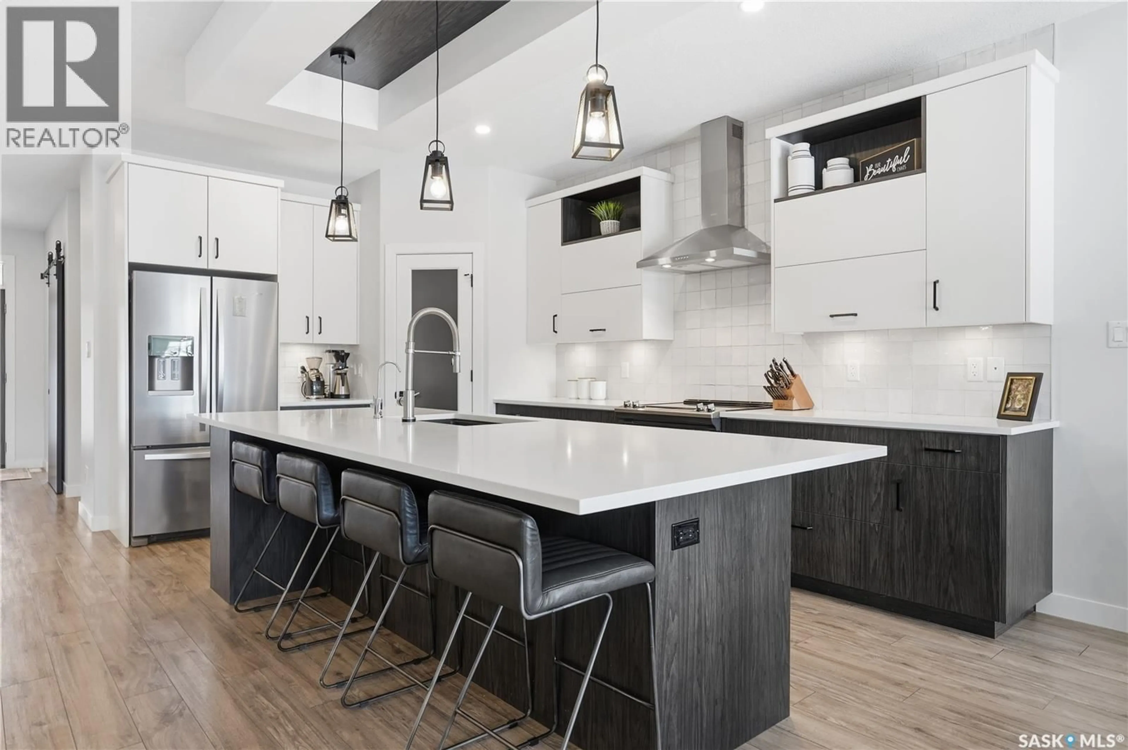 Contemporary kitchen, unknown for 4418 SAGE CRESCENT, Regina Saskatchewan S4V3H7