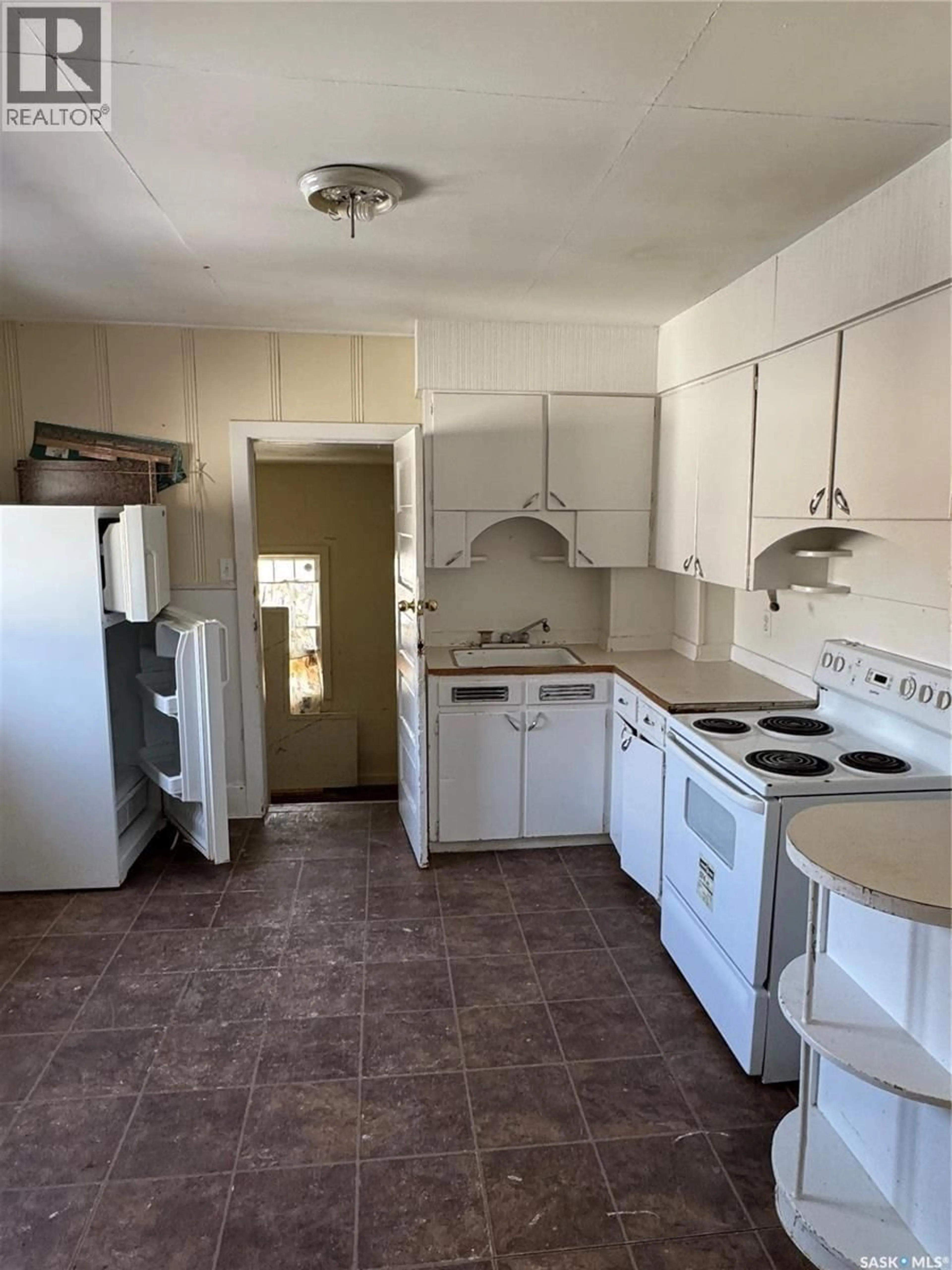 Standard kitchen, unknown for 731 MONTAGUE STREET, Regina Saskatchewan S4T3H1