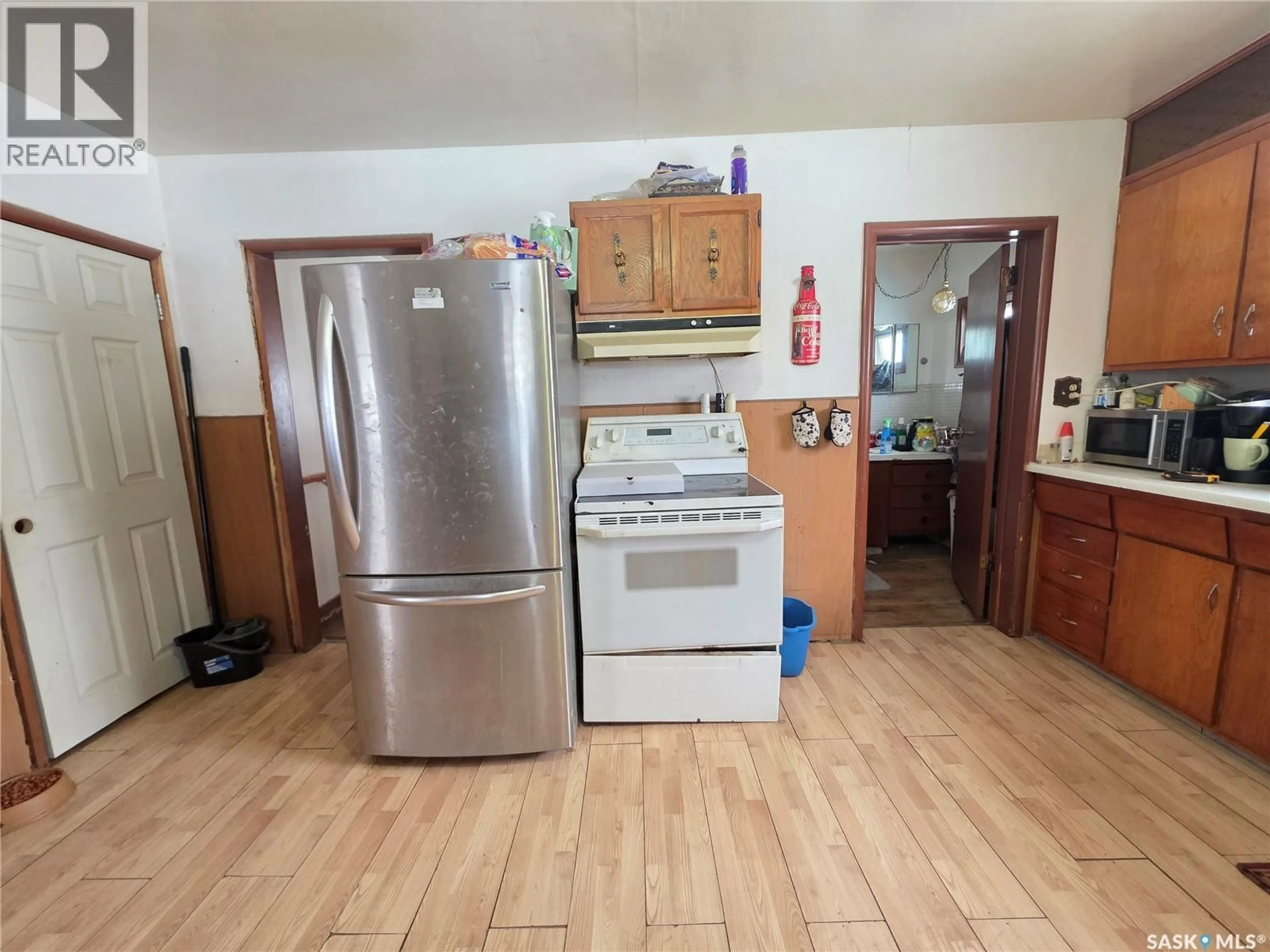 Standard kitchen, unknown for 5460 KINGS AVENUE, Gull Lake Saskatchewan S0N1A0