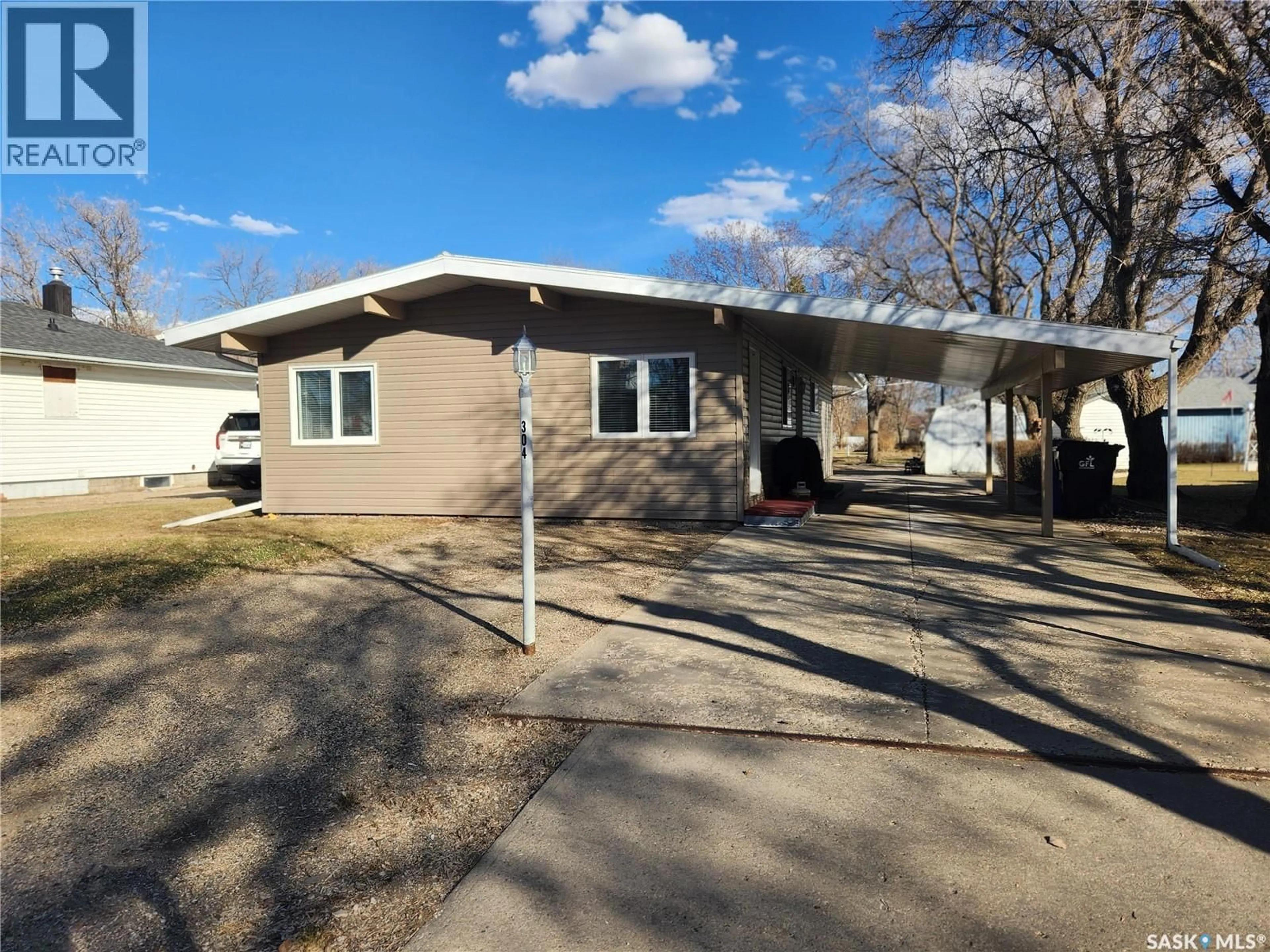 Home with vinyl exterior material, street for 304 SECOND AVENUE, Lampman Saskatchewan S0C1N0