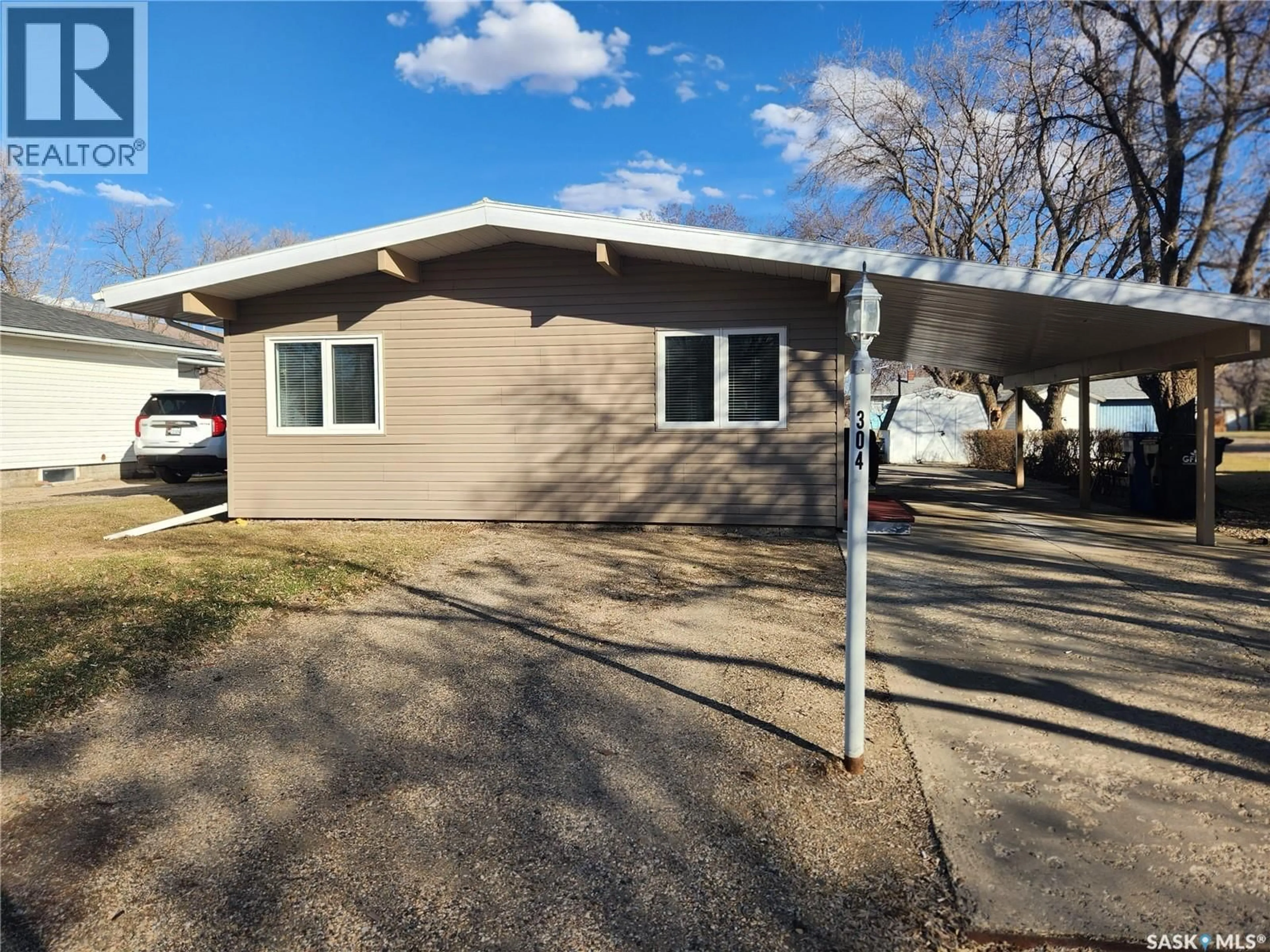 Home with vinyl exterior material, street for 304 SECOND AVENUE, Lampman Saskatchewan S0C1N0
