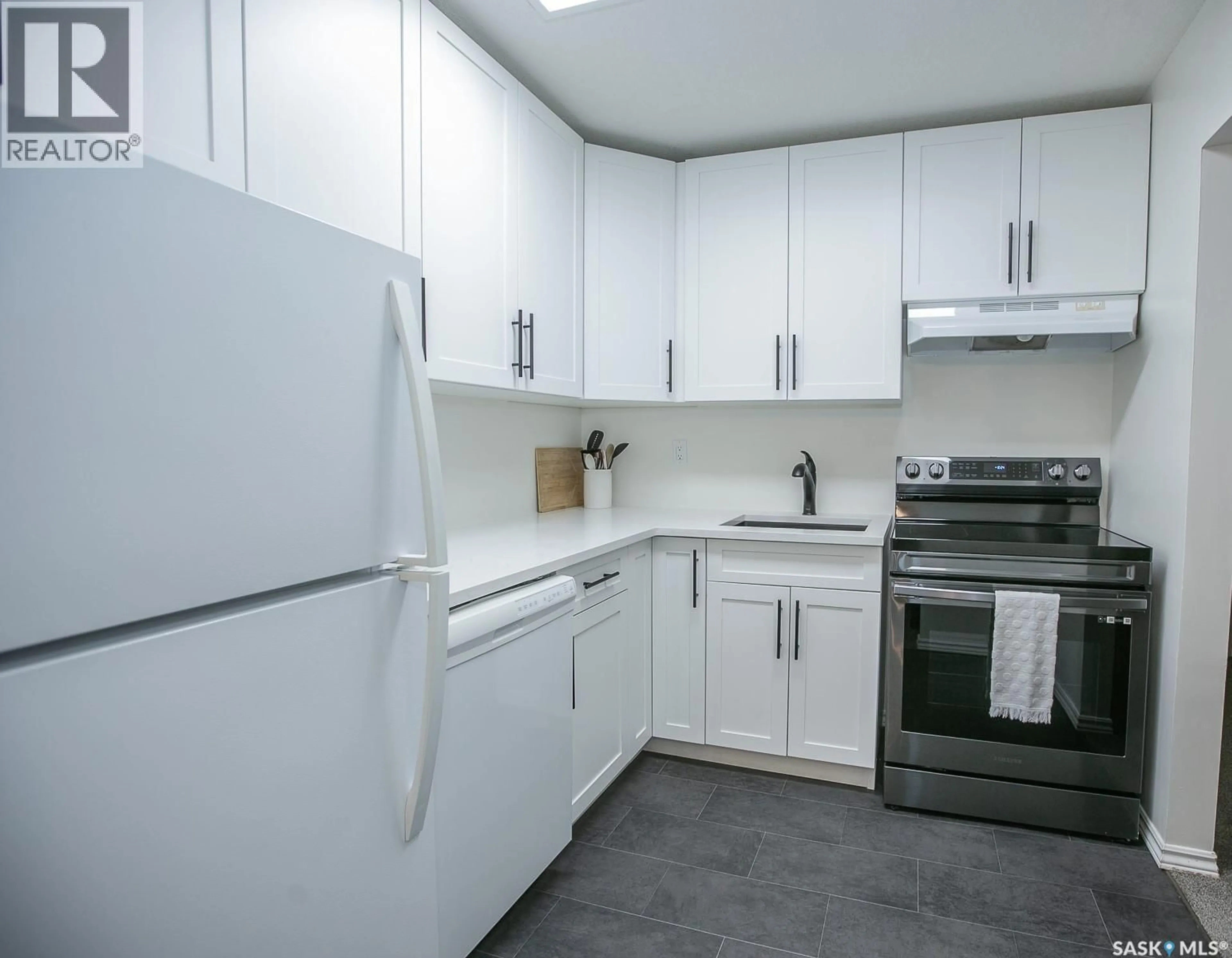 Standard kitchen, unknown for 22 NOLLET AVENUE, Regina Saskatchewan S4T7P9