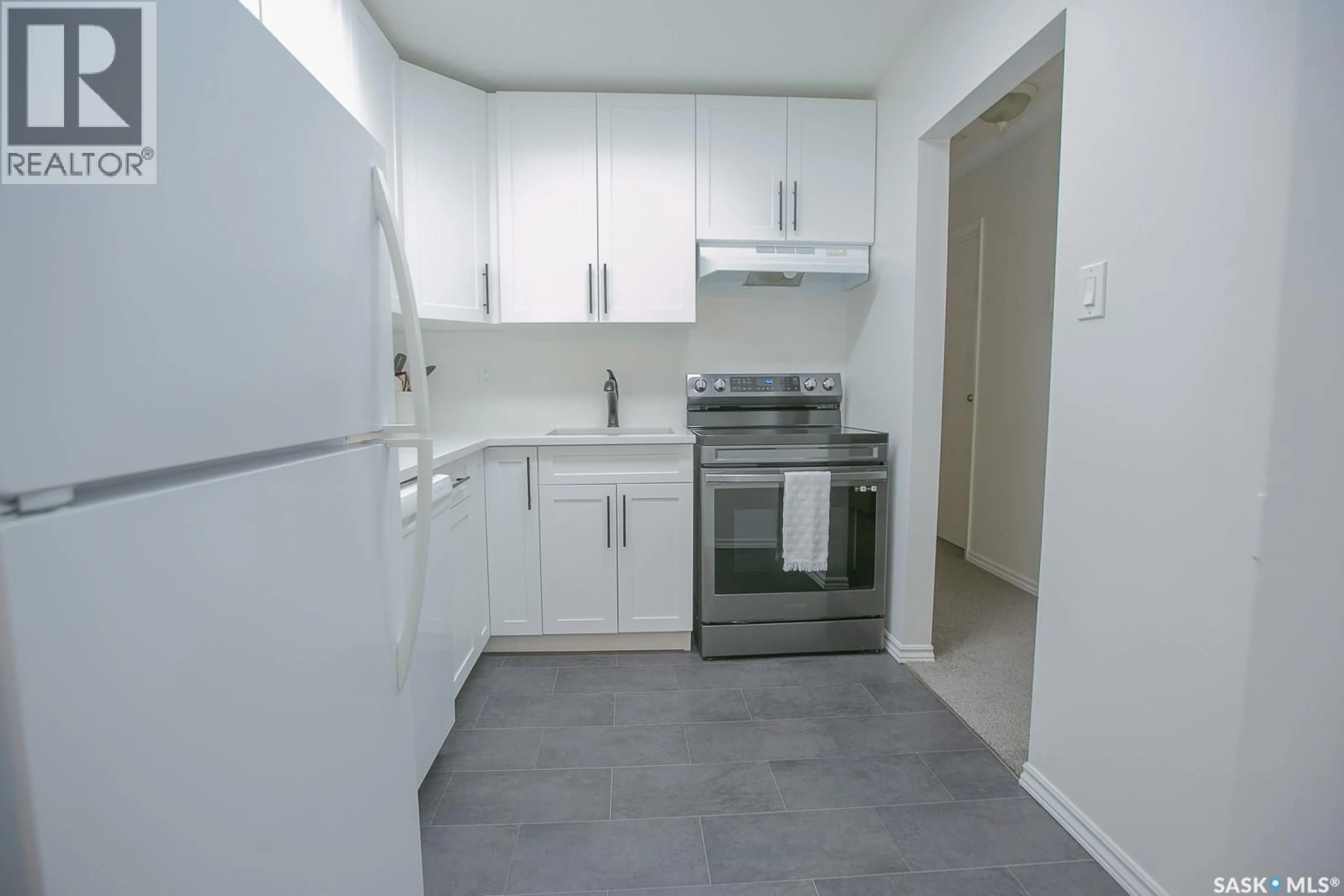 Standard kitchen, unknown for 22 NOLLET AVENUE, Regina Saskatchewan S4T7P9