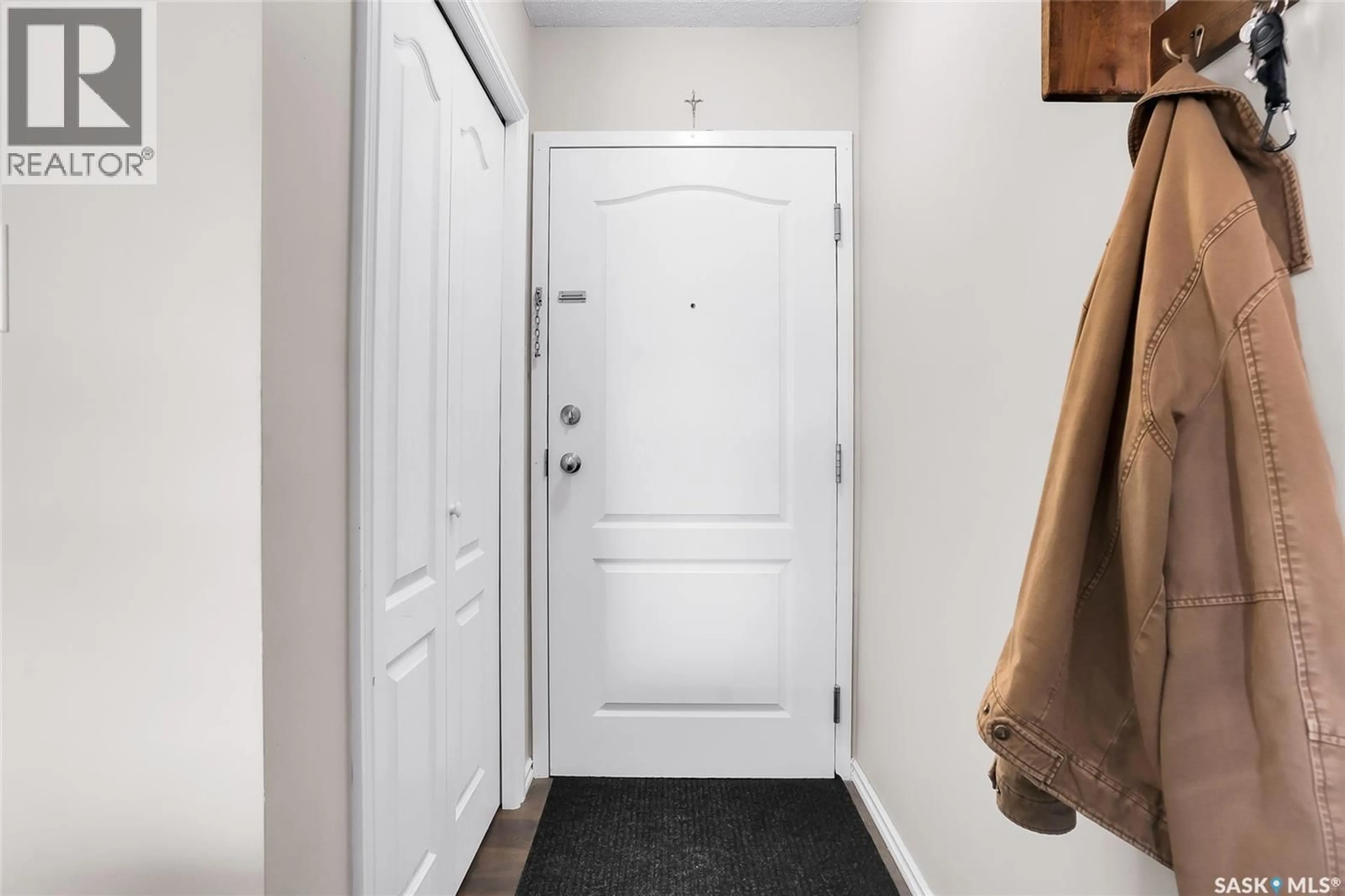 Indoor entryway for 304F - 1121 MCKERCHER DRIVE, Saskatoon Saskatchewan S7H5B8
