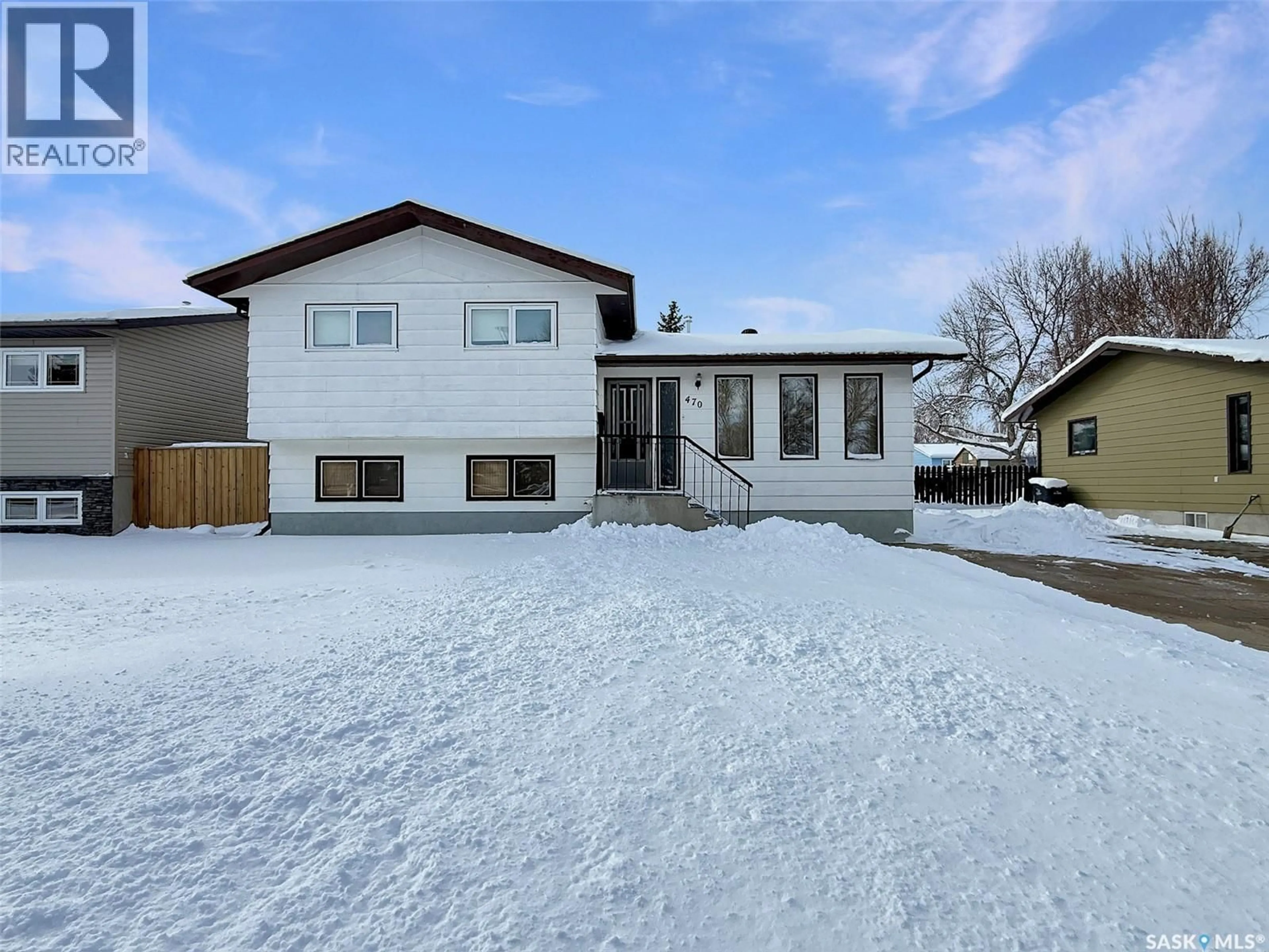 A pic from outside/outdoor area/front of a property/back of a property/a pic from drone, unknown for 470 COWAN DRIVE, Swift Current Saskatchewan S9H4S5