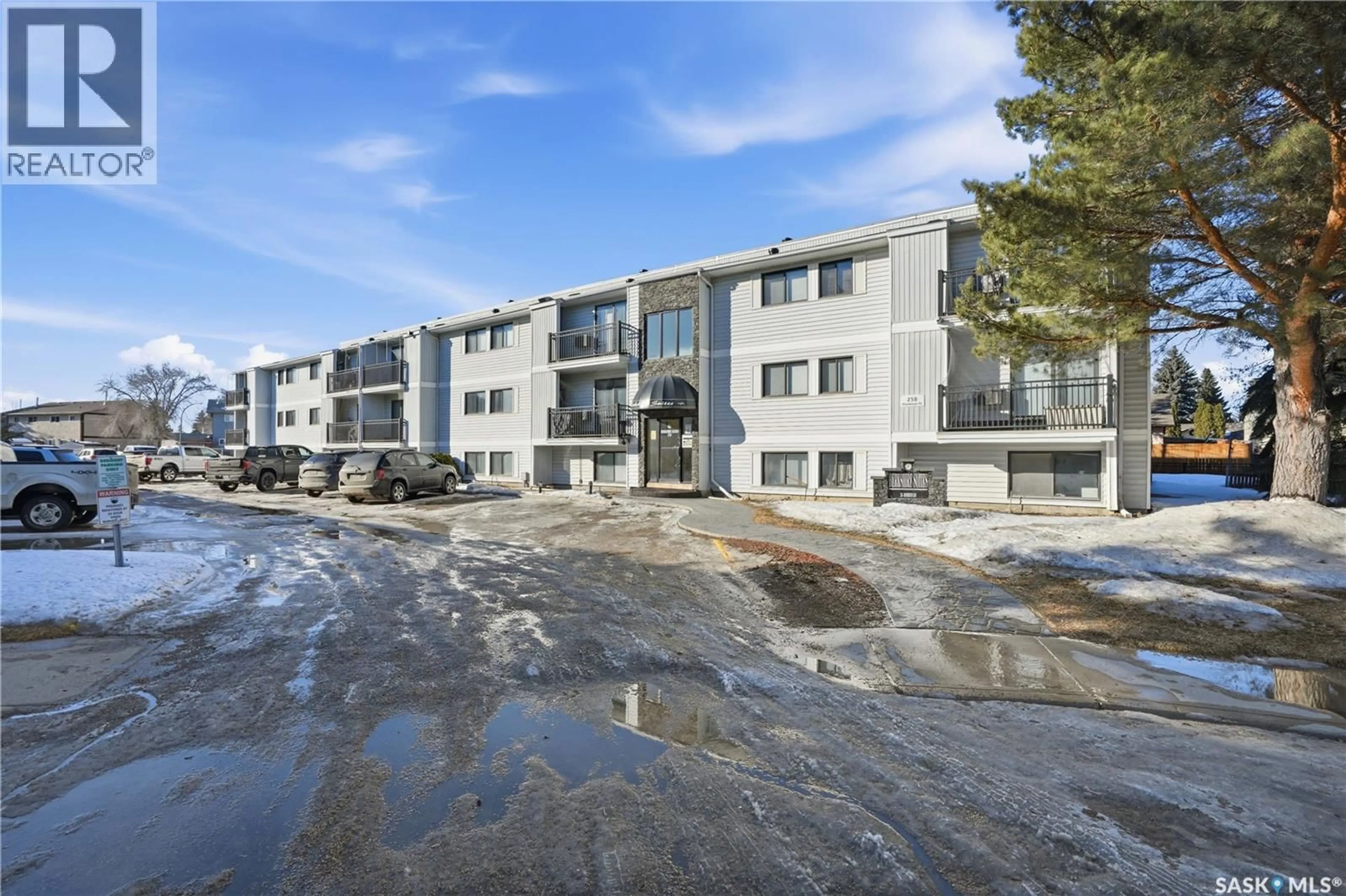 A pic from outside/outdoor area/front of a property/back of a property/a pic from drone, unknown for 258 PINEHOUSE PLACE, Saskatoon Saskatchewan S7K4X1