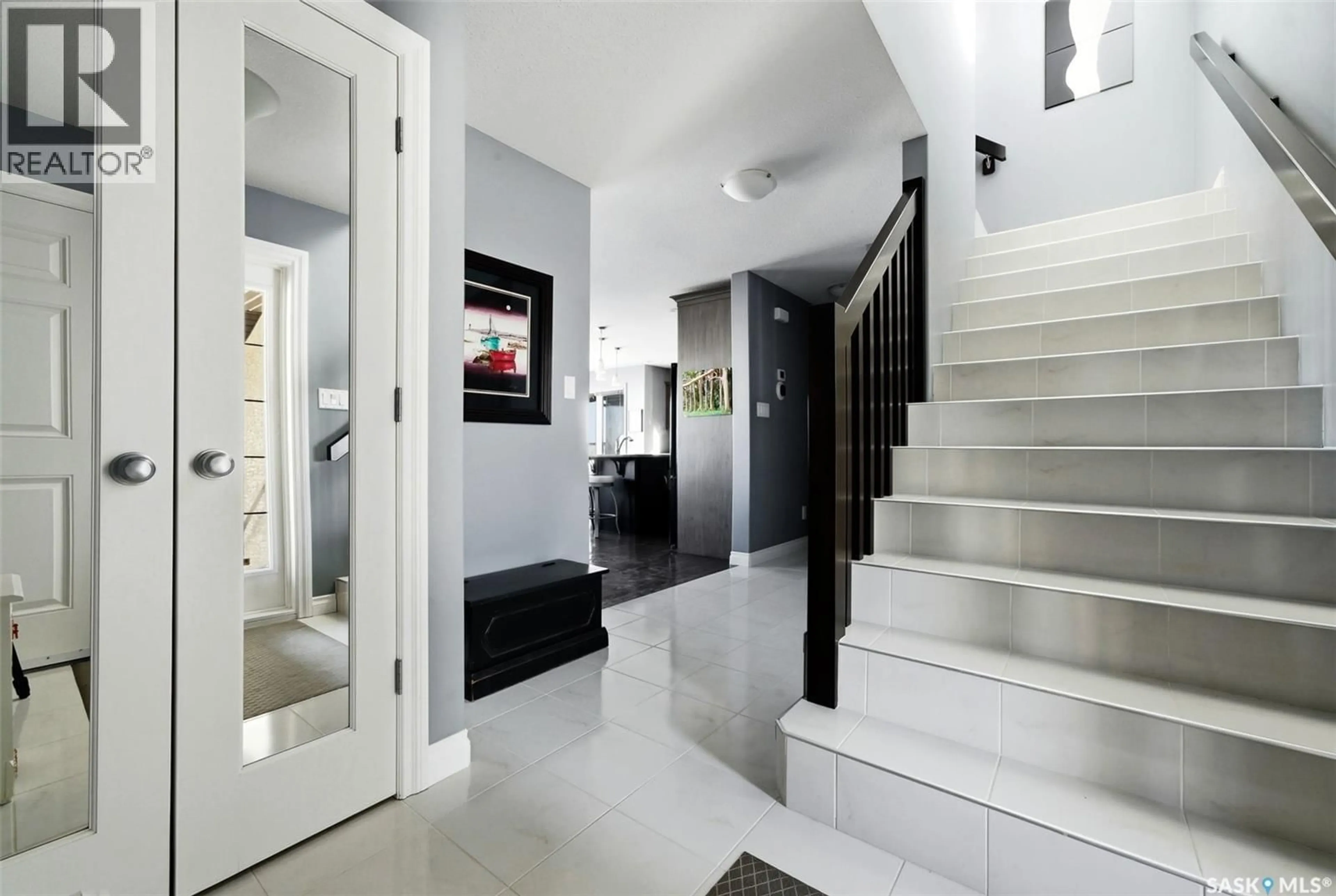 Indoor foyer for 130 MAPLE AVENUE, Grand Coulee Saskatchewan S4M0A3