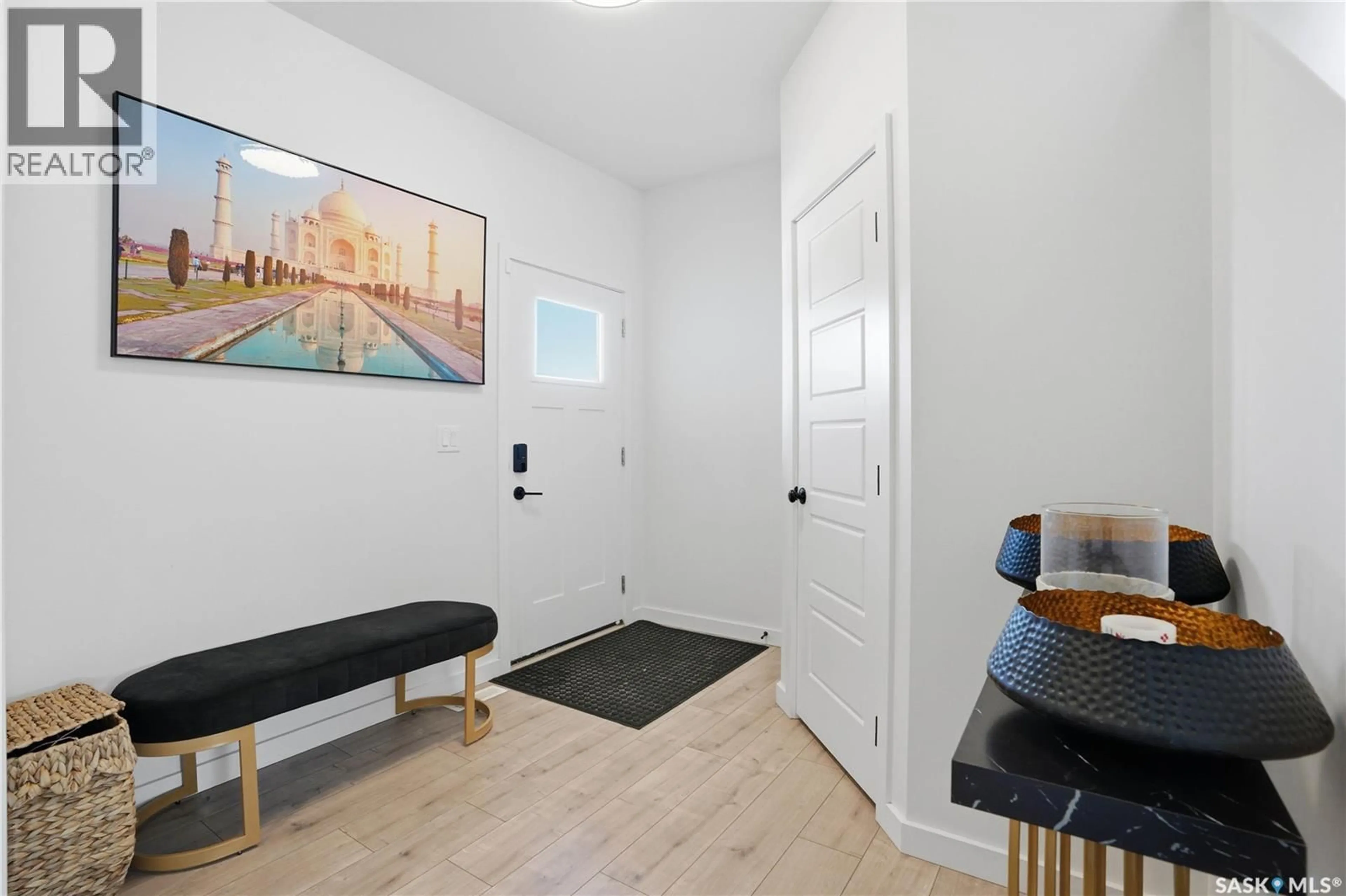 Indoor entryway for 360 BARRETT STREET, Saskatoon Saskatchewan S7W1E7