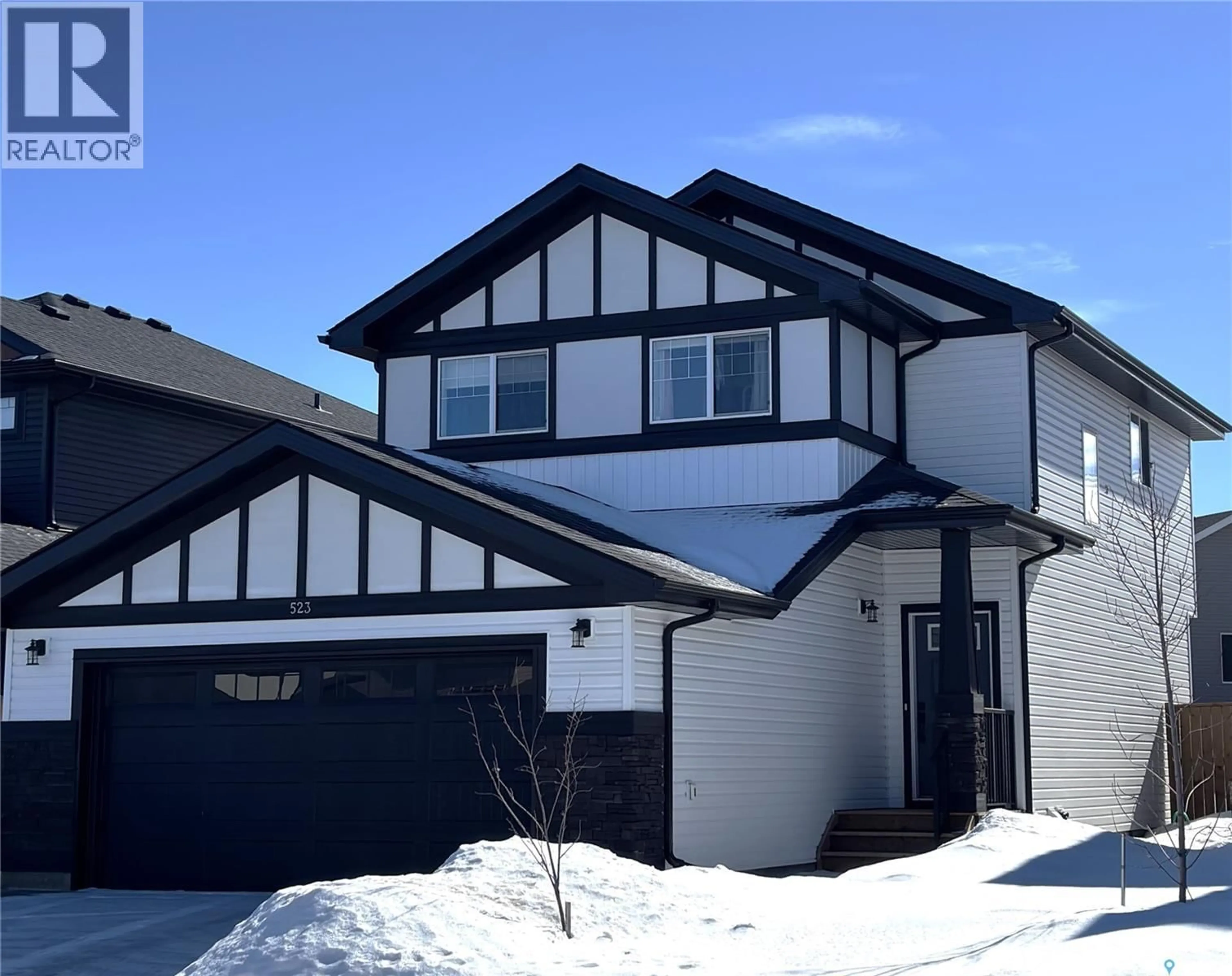 Home with vinyl exterior material, street for 523 KENSINGTON PLACE, Saskatoon Saskatchewan S7L6N7
