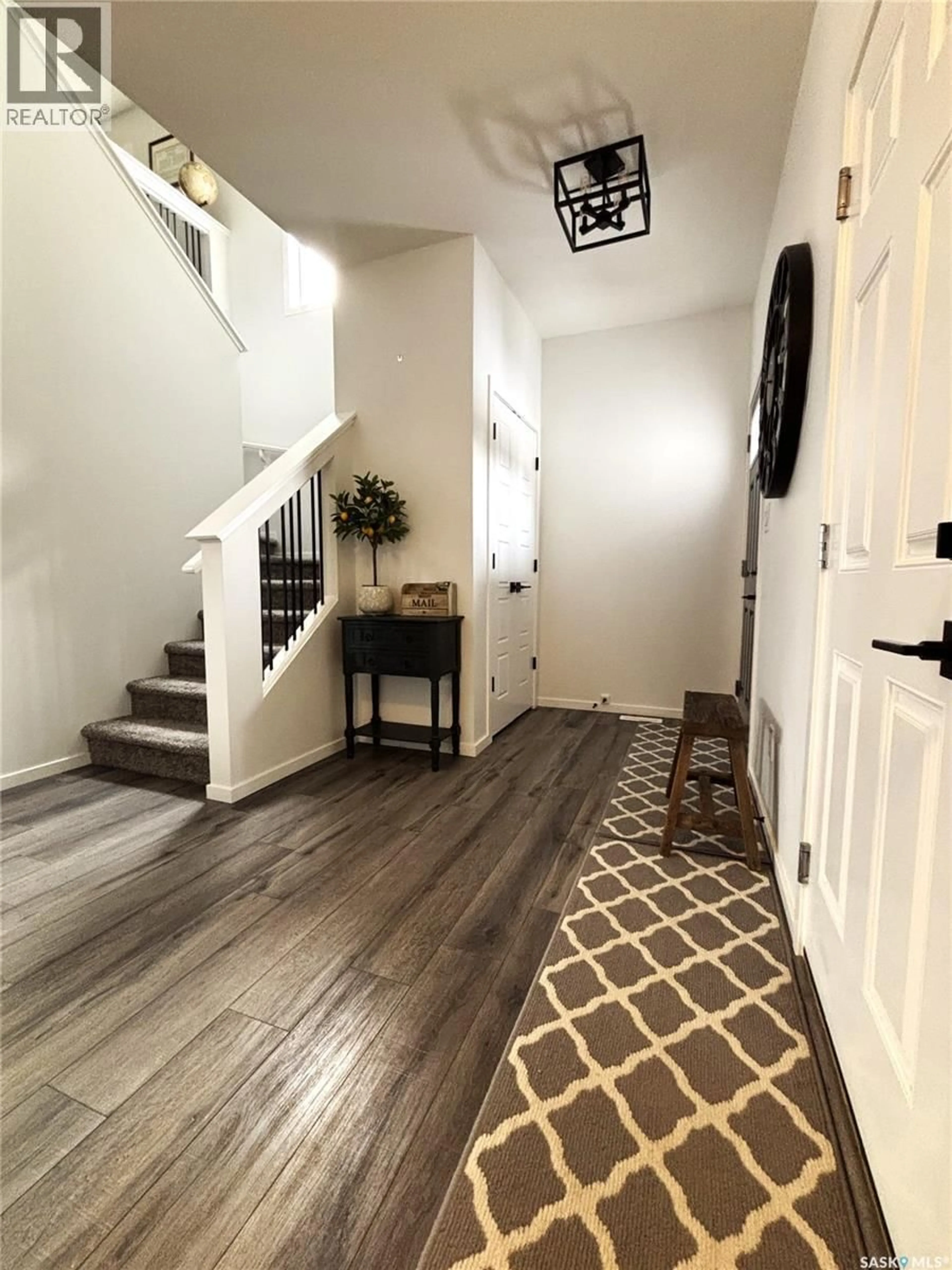 Indoor entryway for 523 KENSINGTON PLACE, Saskatoon Saskatchewan S7L6N7