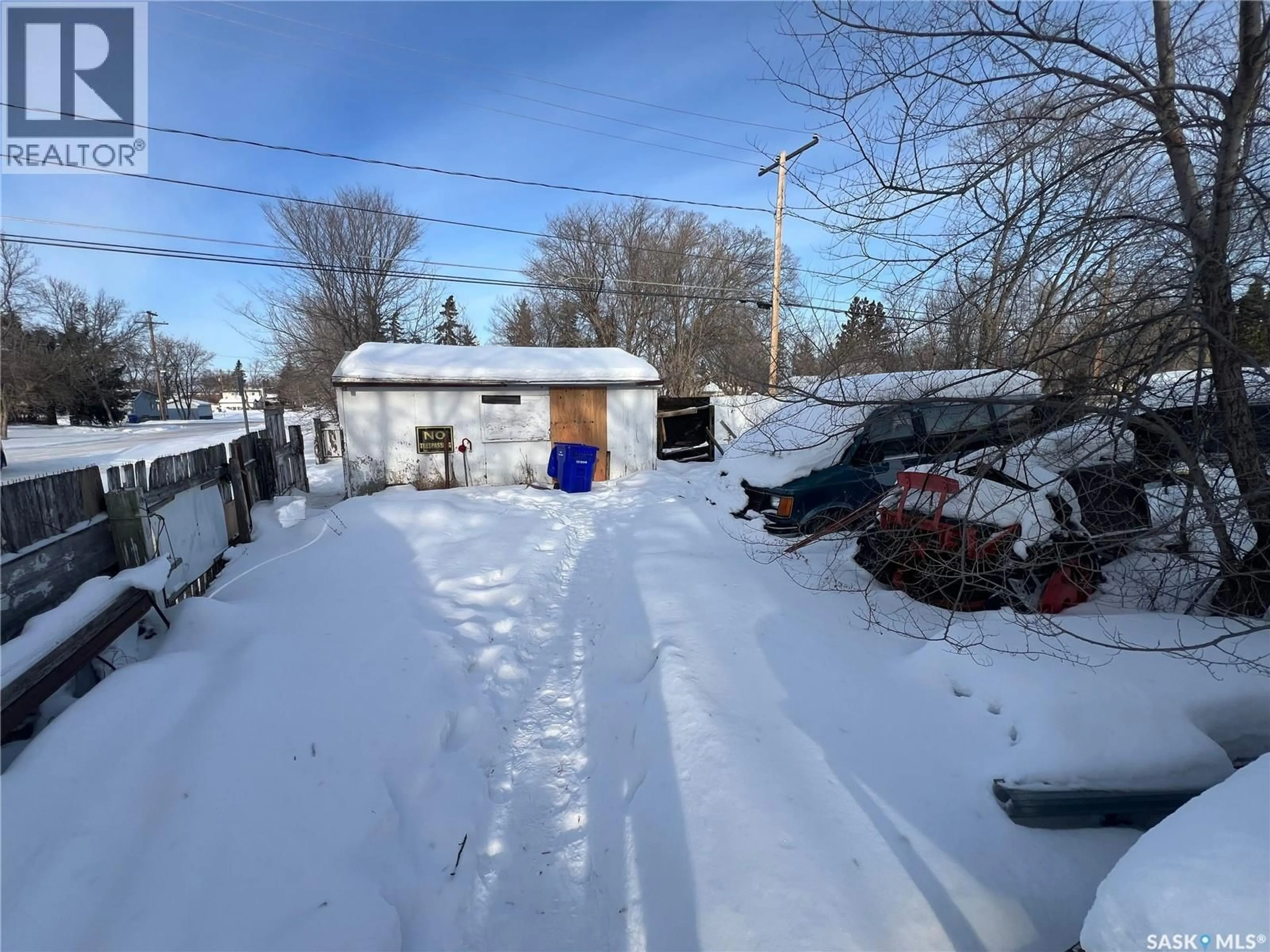 A pic from outside/outdoor area/front of a property/back of a property/a pic from drone, street for 982 18TH STREET, Prince Albert Saskatchewan S6V4B1