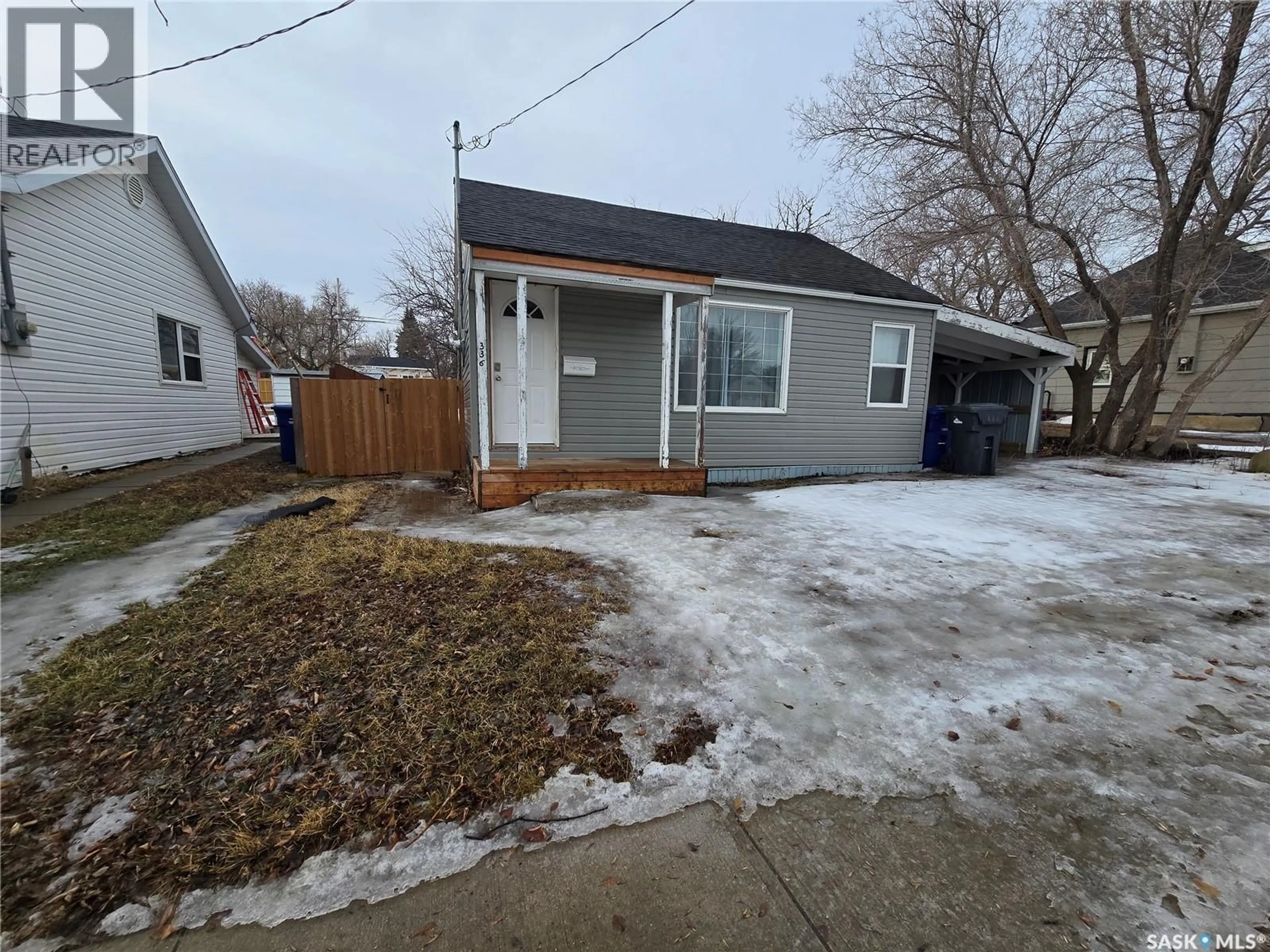 A pic from outside/outdoor area/front of a property/back of a property/a pic from drone, street for 336 2ND AVENUE SE, Weyburn Saskatchewan S4H1X1
