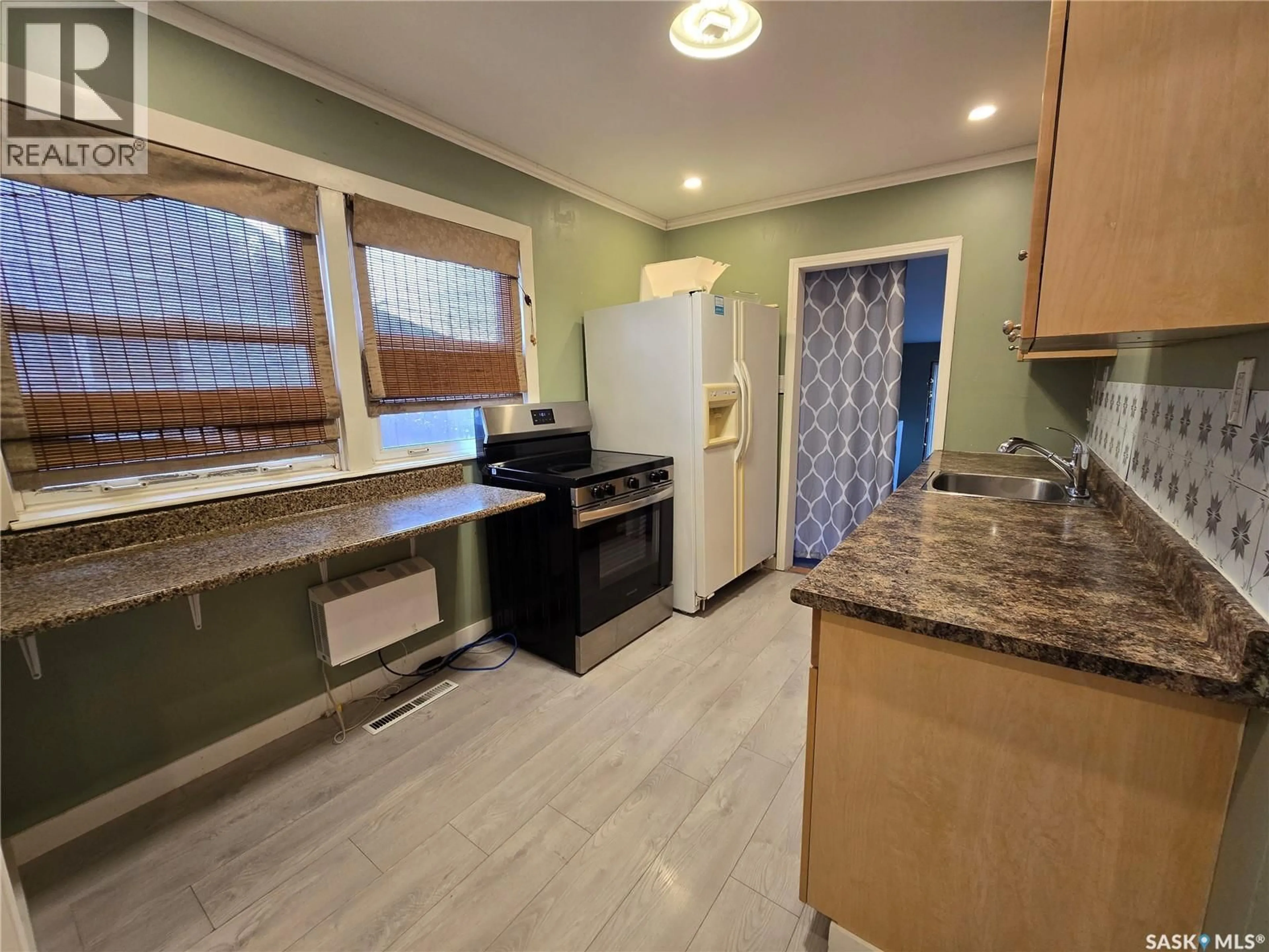 Standard kitchen, unknown for 336 2ND AVENUE SE, Weyburn Saskatchewan S4H1X1