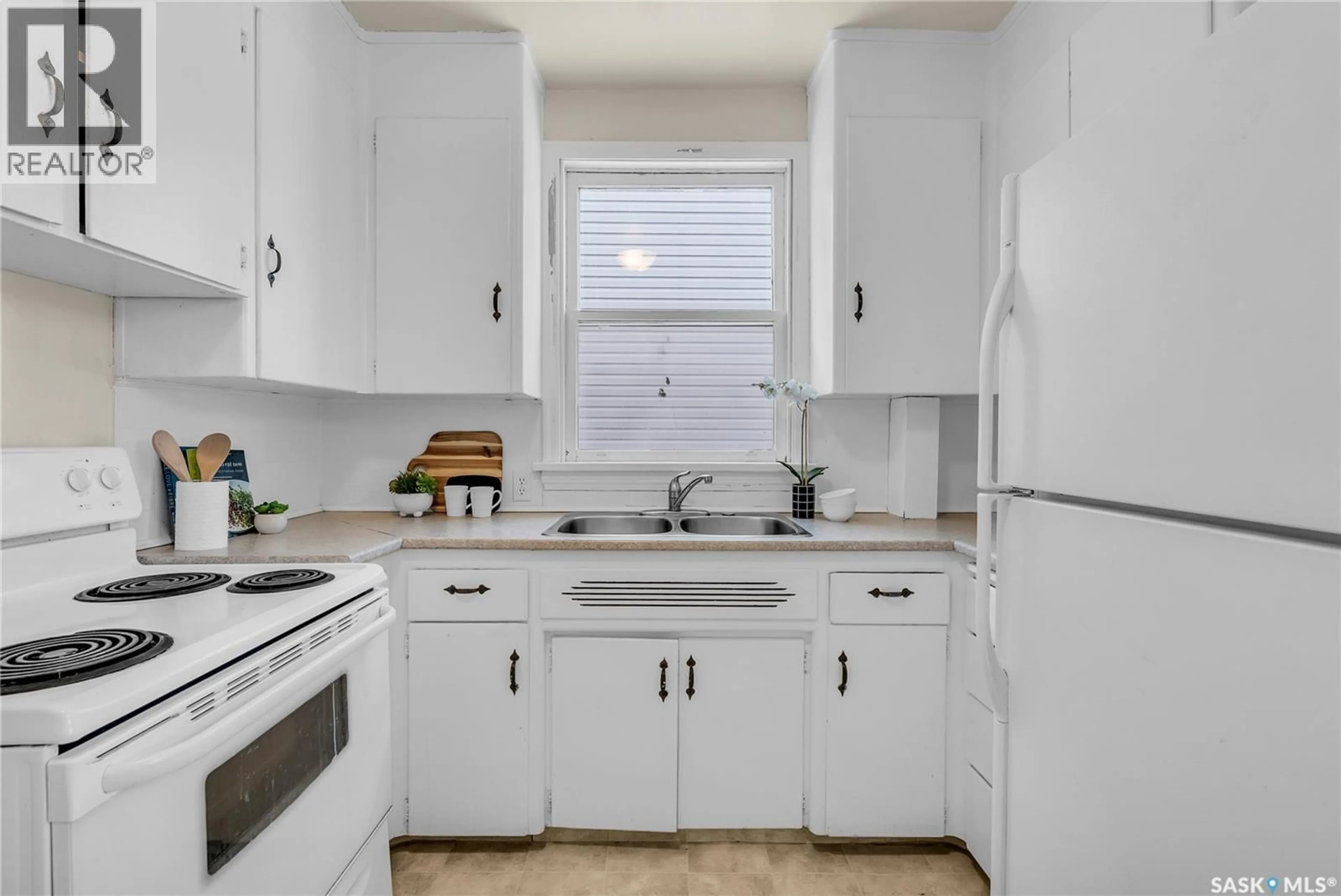 Standard kitchen, ceramic/tile floor for 1115 9TH STREET, Saskatoon Saskatchewan S7H0N4