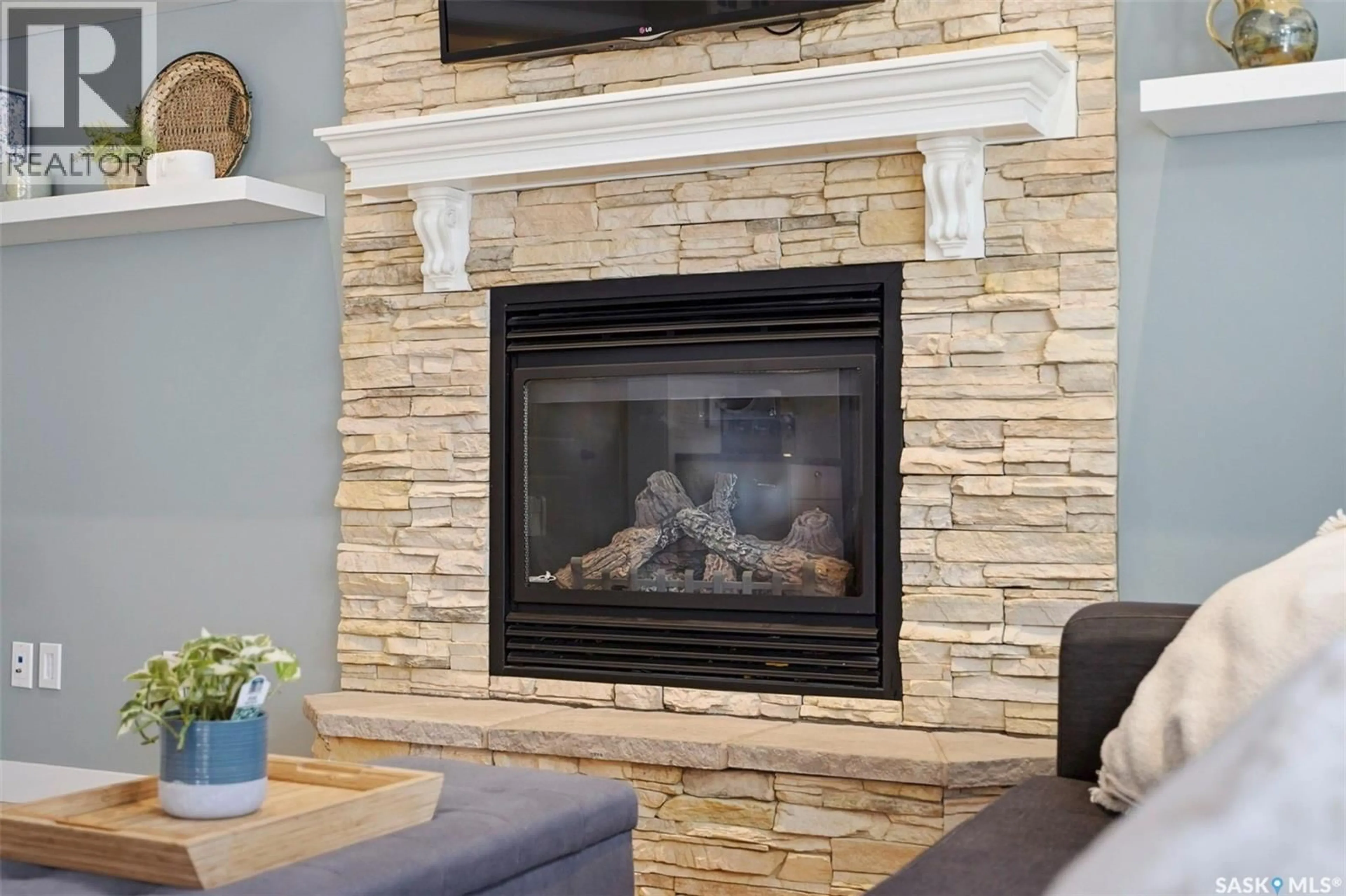 Living room with furniture, ceramic/tile floor for 516 ATTON LANE, Saskatoon Saskatchewan S7W0K4