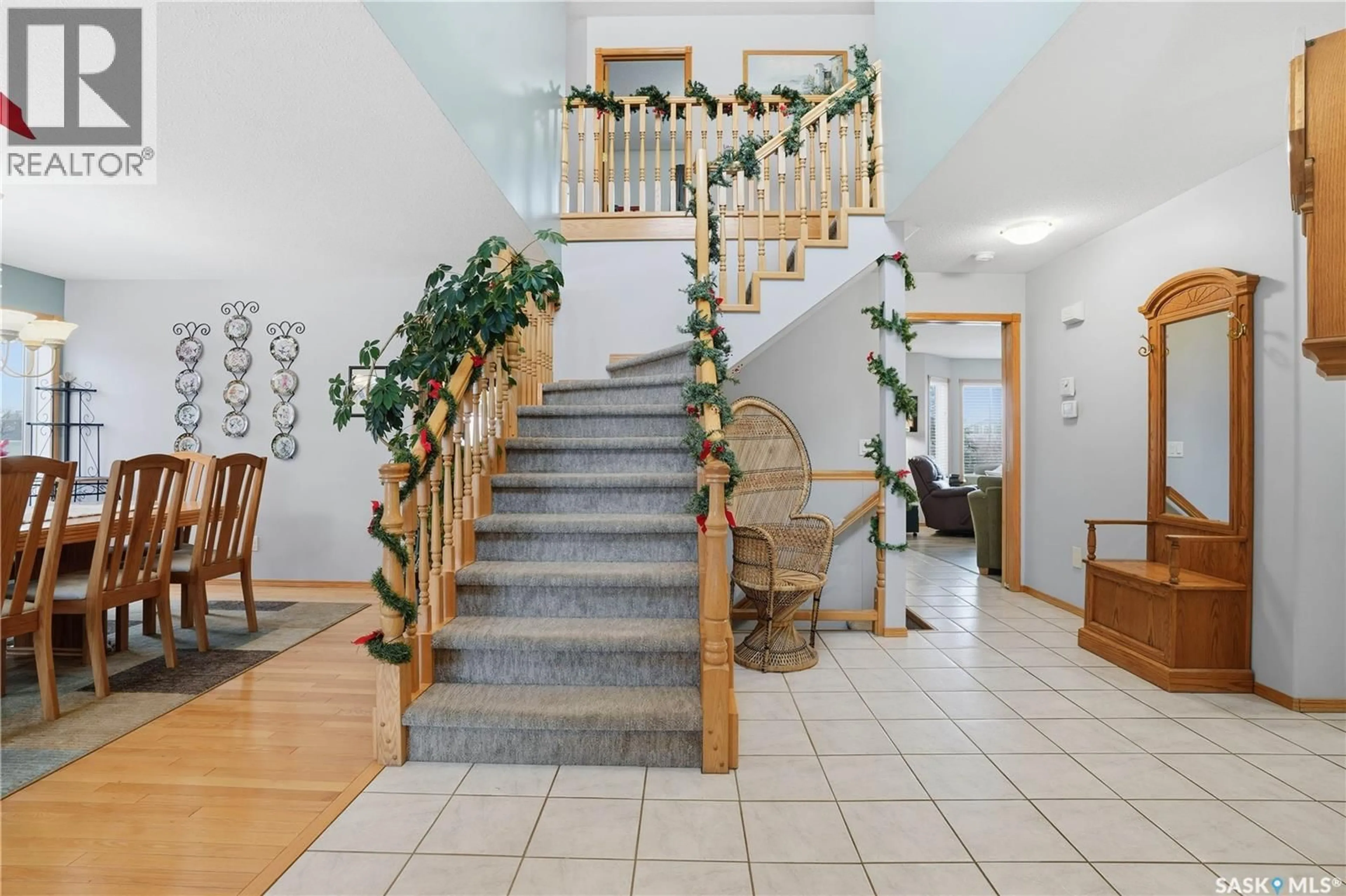 Indoor foyer for 3148 WIMBLEDON BAY, Regina Saskatchewan S4V2Y6