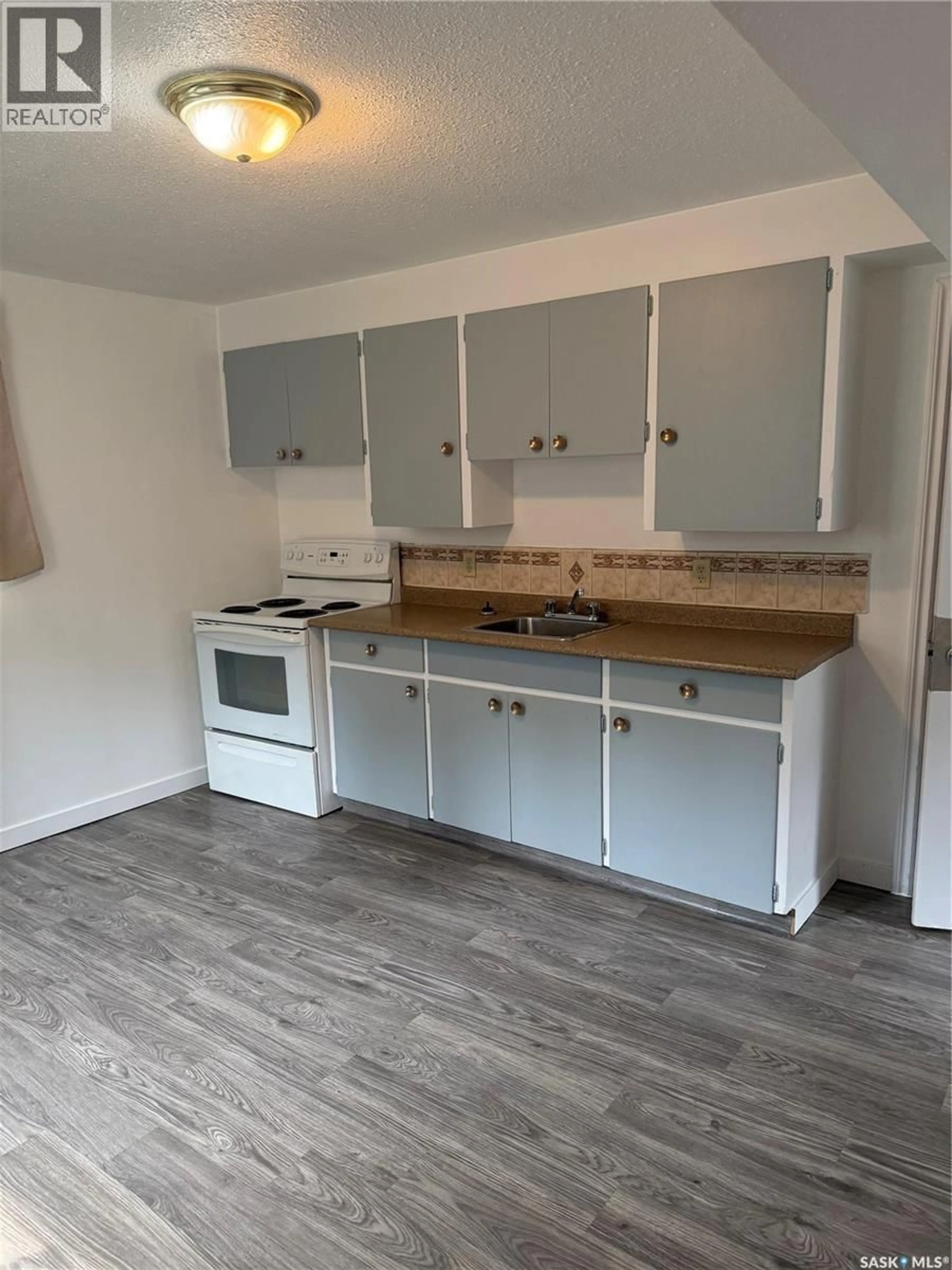 Standard kitchen, wood/laminate floor for 129 19TH STREET, Prince Albert Saskatchewan S6V1J3