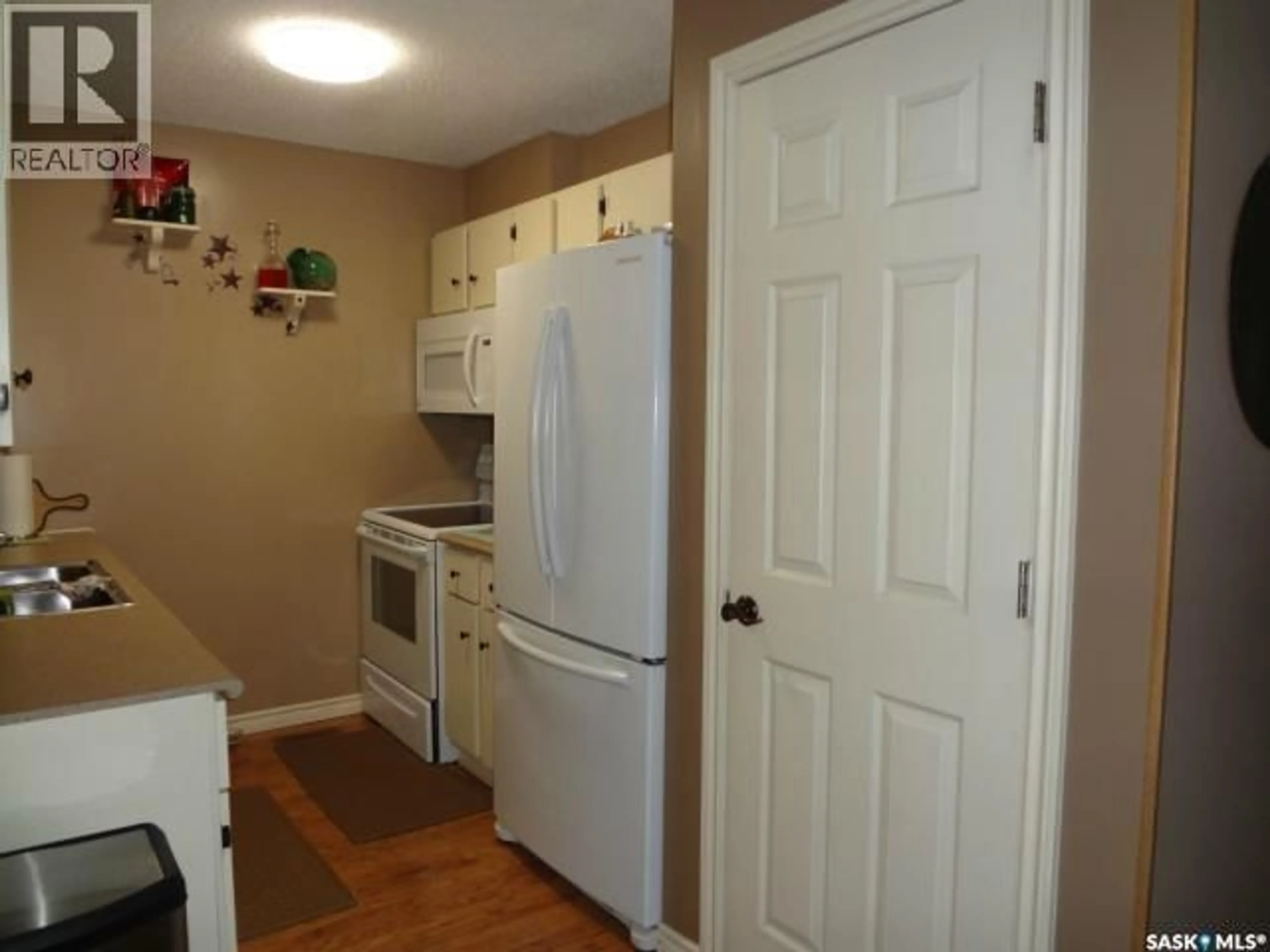 Standard kitchen, unknown for 39 GREENWOOD CRESCENT, Regina Saskatchewan S4X1G5