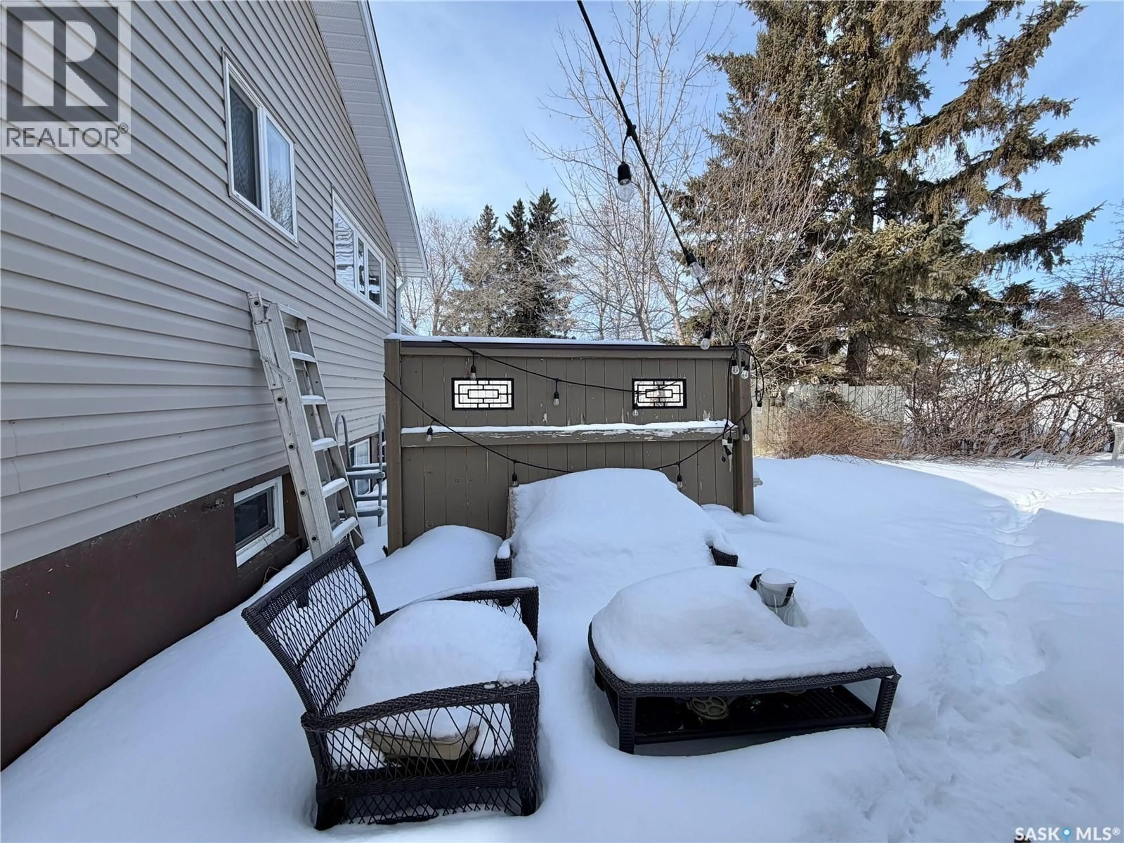 Patio, street for 110 HATTON AVENUE, Melfort Saskatchewan S0E1A0