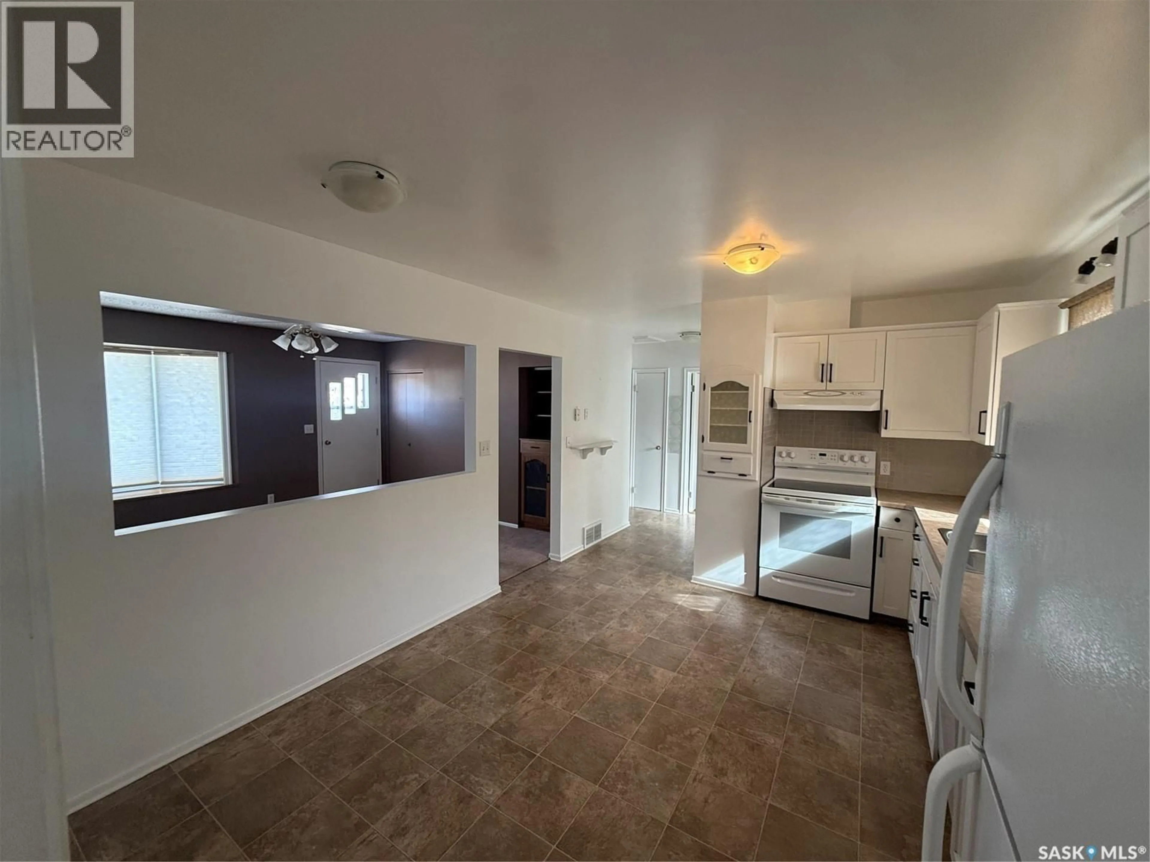 A pic of a room for 302 3RD AVENUE, Assiniboia Saskatchewan S0H0B0
