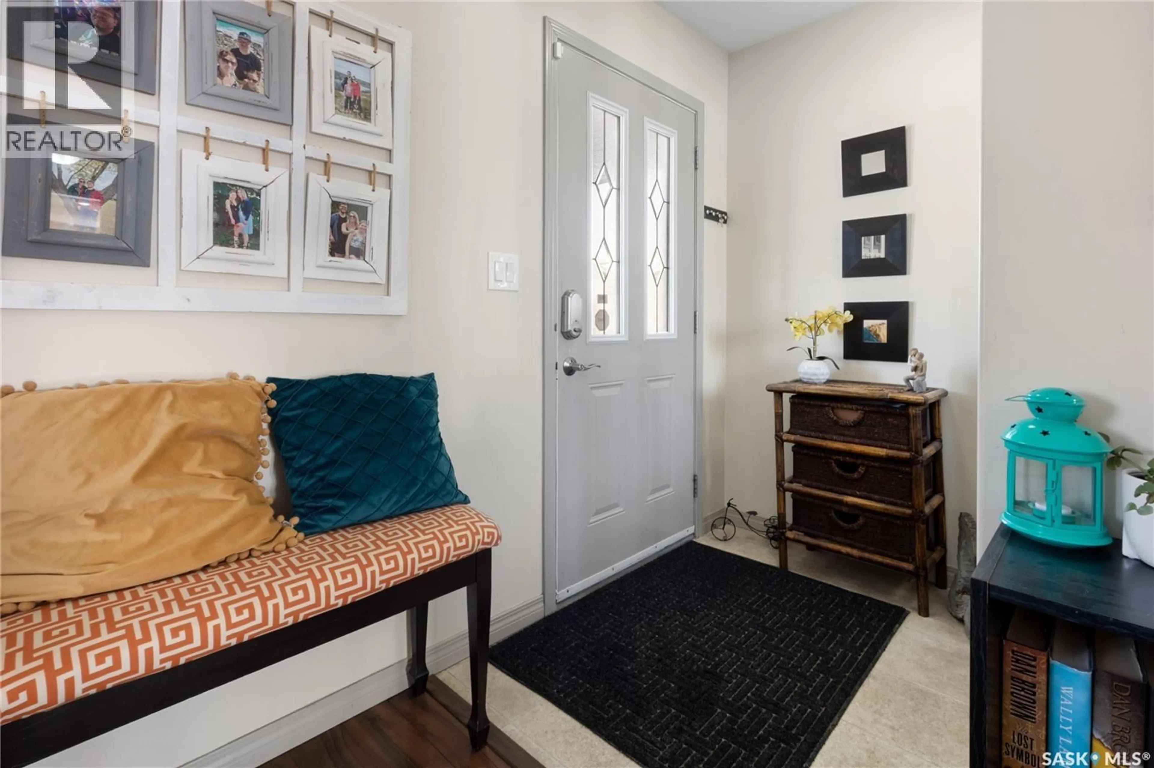 Indoor entryway for 942 GLENVIEW COVE, Martensville Saskatchewan S0K0A2