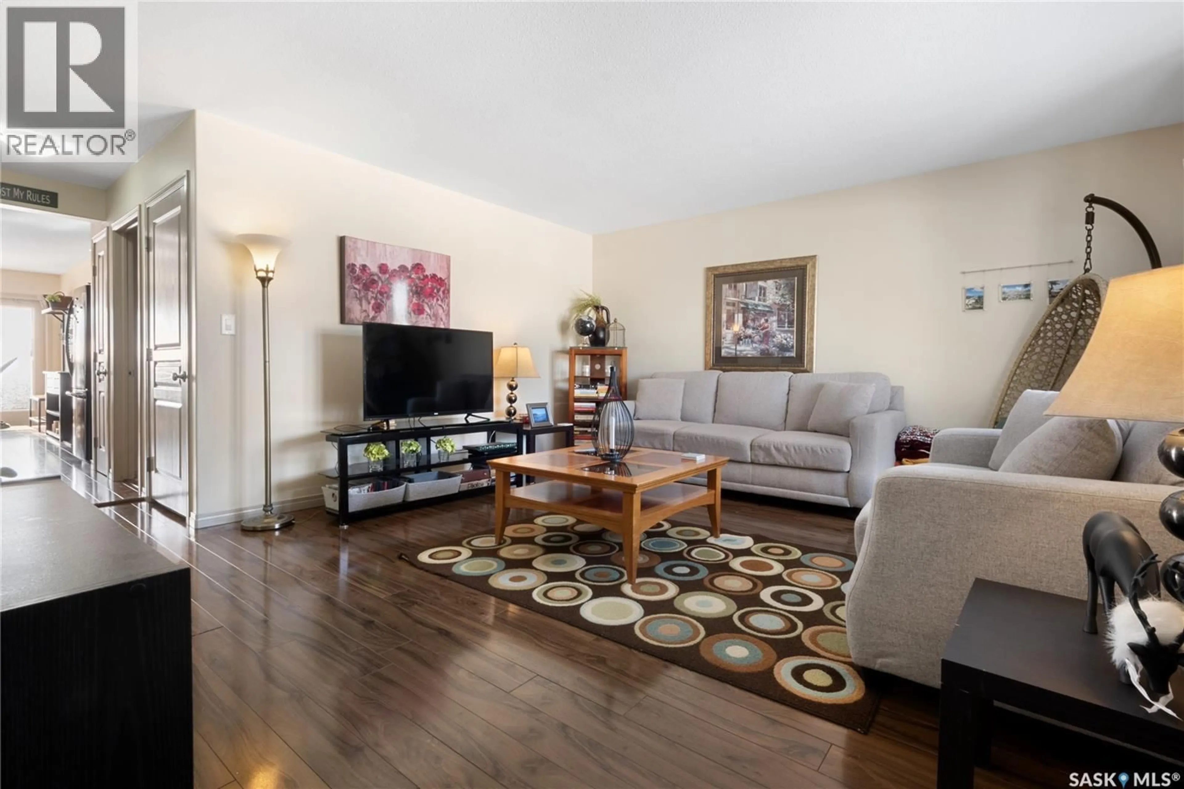 Living room with furniture, wood/laminate floor for 942 GLENVIEW COVE, Martensville Saskatchewan S0K0A2