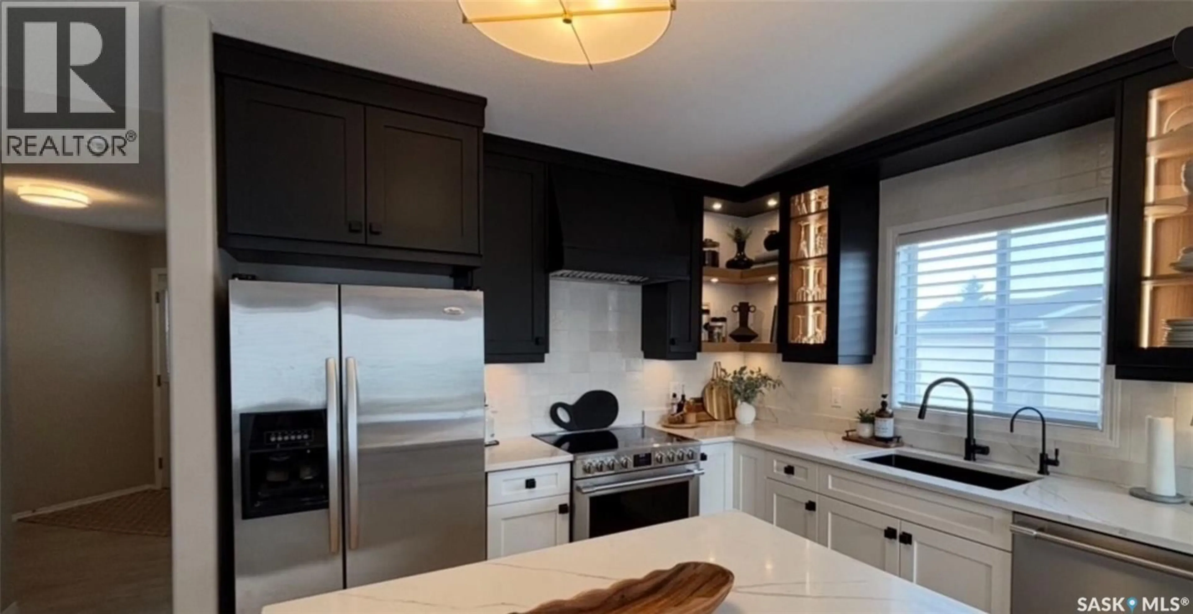 Contemporary kitchen, ceramic/tile floor for 2751 - 4 WINDSOR PARK ROAD, Regina Saskatchewan S4V1H1