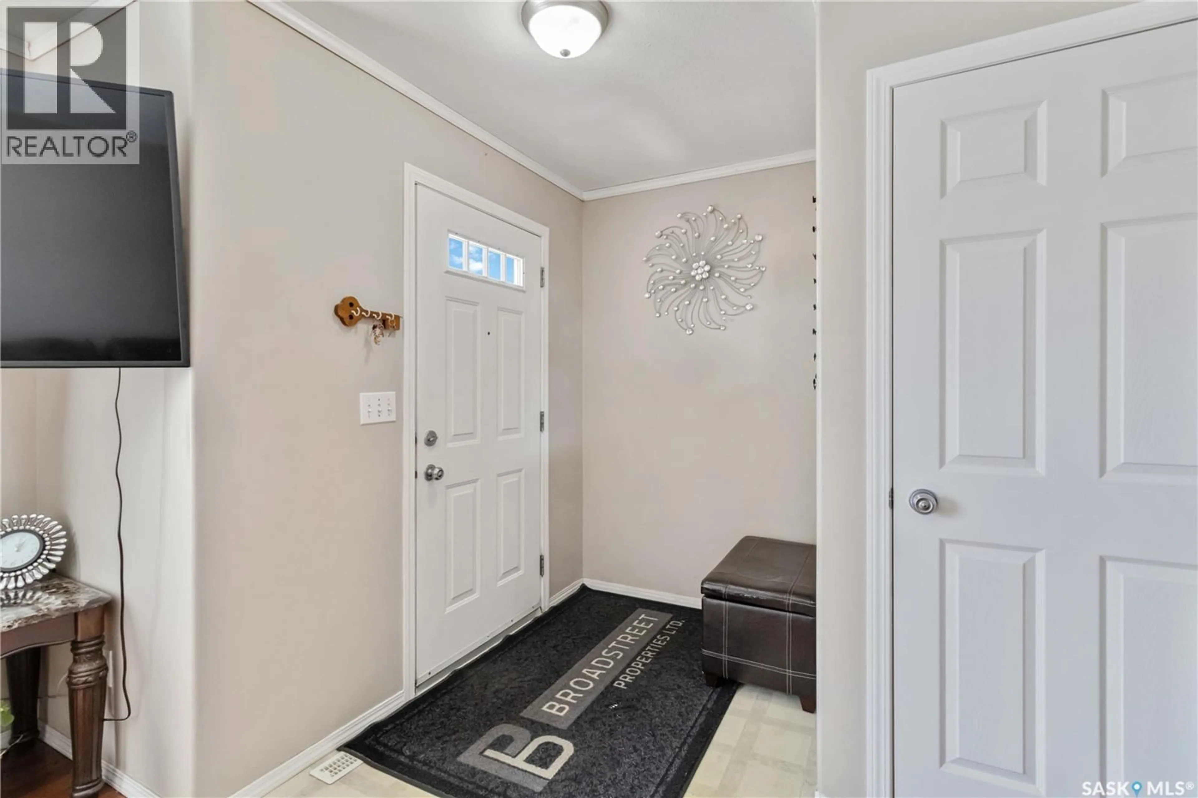 Indoor entryway for 203 - 54 HEROLD TERRACE, Saskatoon Saskatchewan S7V1H3