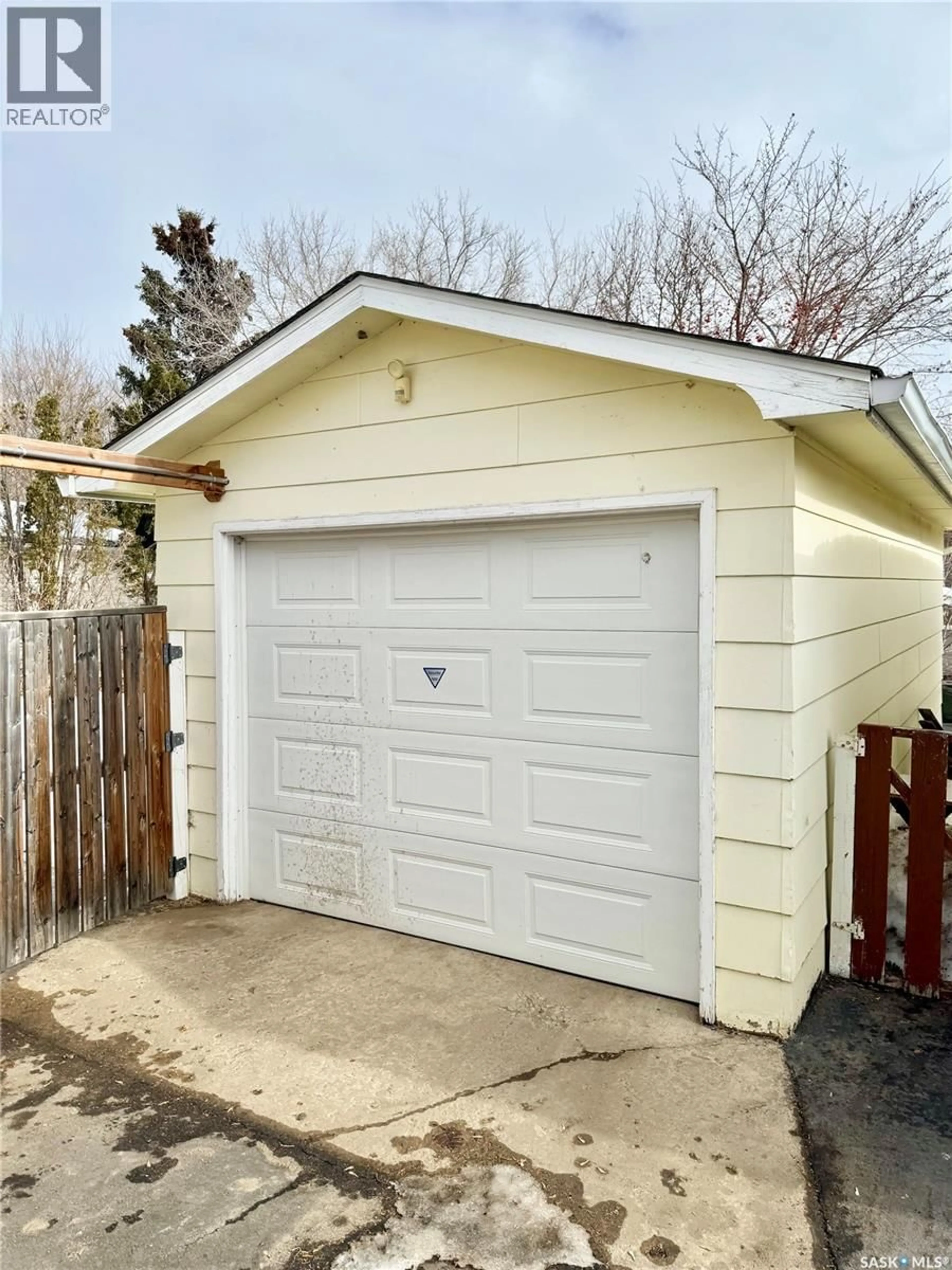 Indoor garage for 2610 MORTON ROAD, Prince Albert Saskatchewan S6V6A9