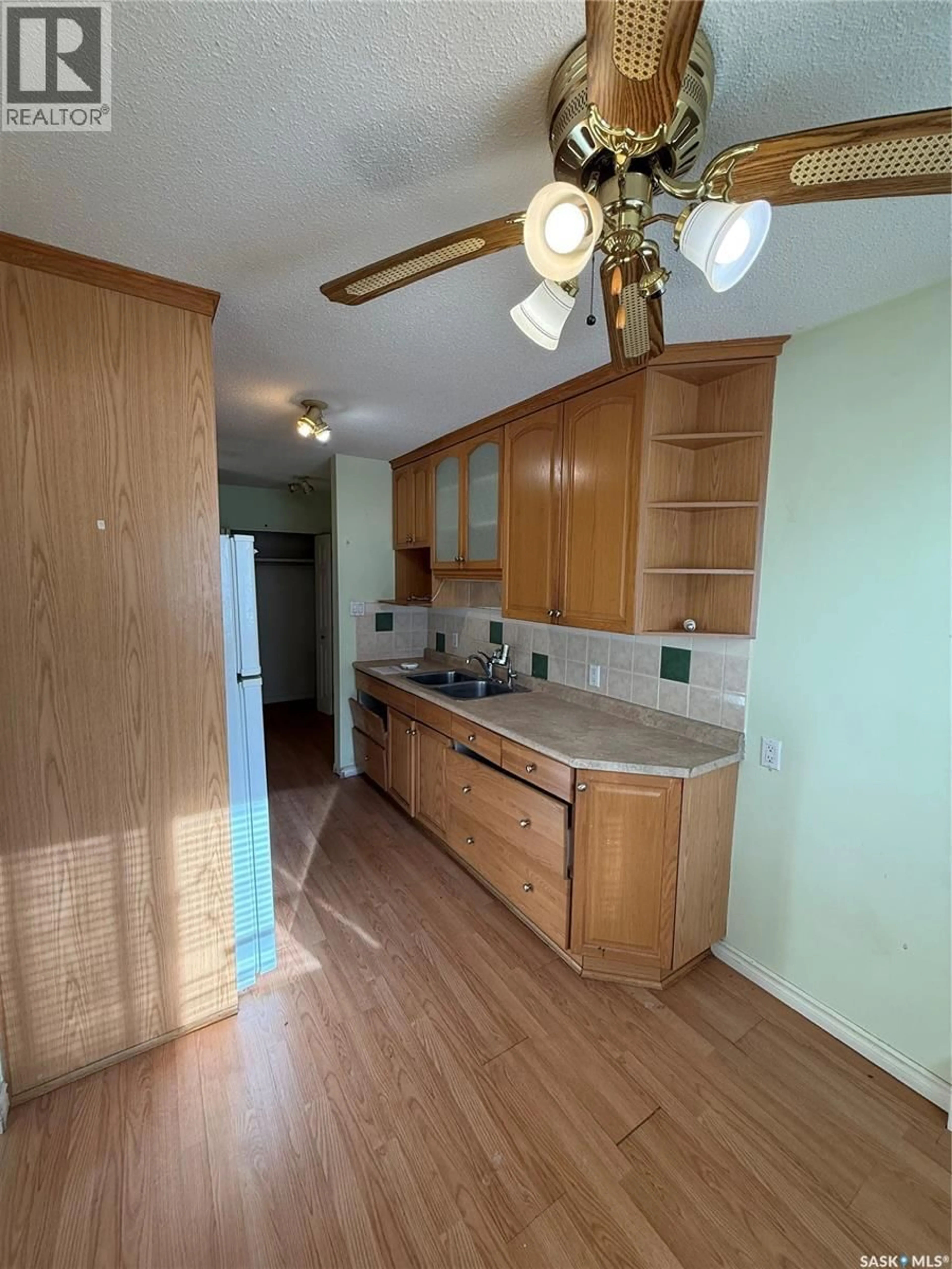 Standard kitchen, unknown for 22 26 SHAW STREET, Regina Saskatchewan S4P0J3