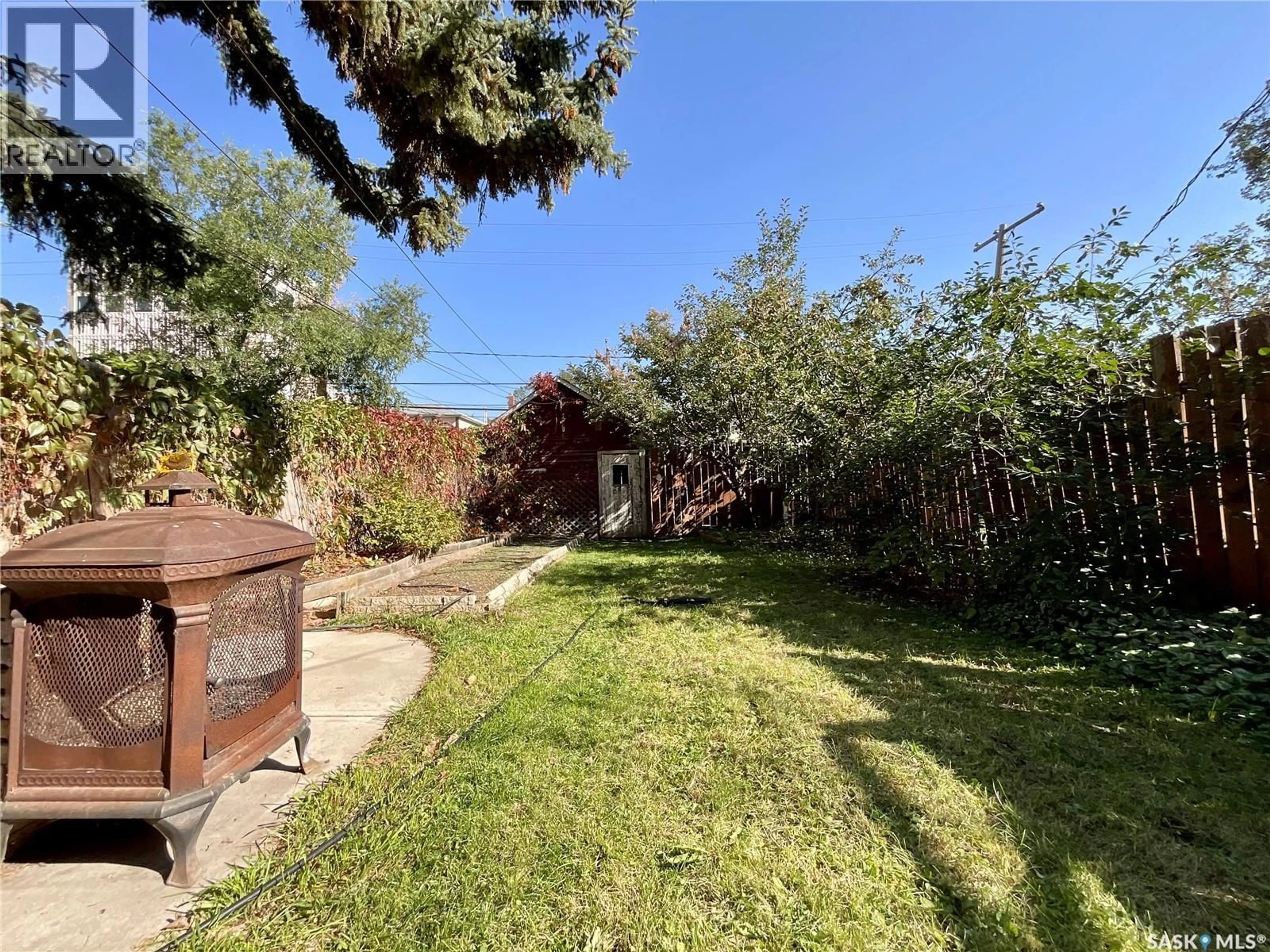A pic from outside/outdoor area/front of a property/back of a property/a pic from drone, street for 2053 RAE STREET, Regina Saskatchewan S4T2E6