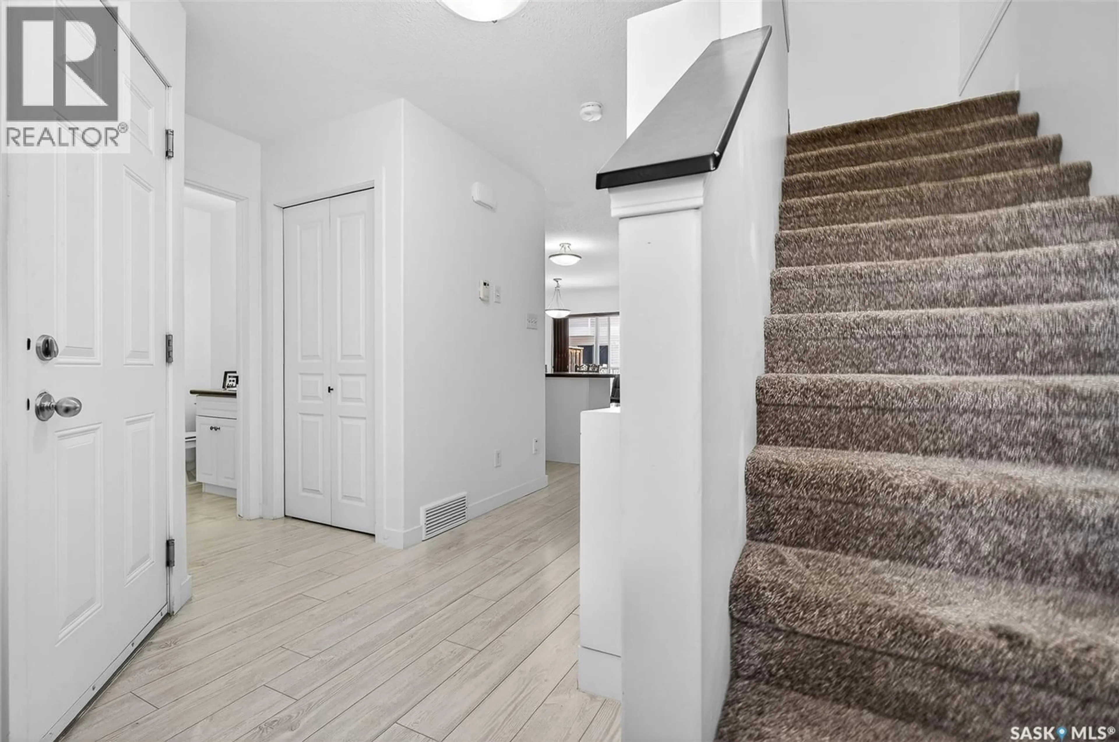 Indoor foyer for 851 - 210 CHESTER ROAD, Moose Jaw Saskatchewan S6J0A4