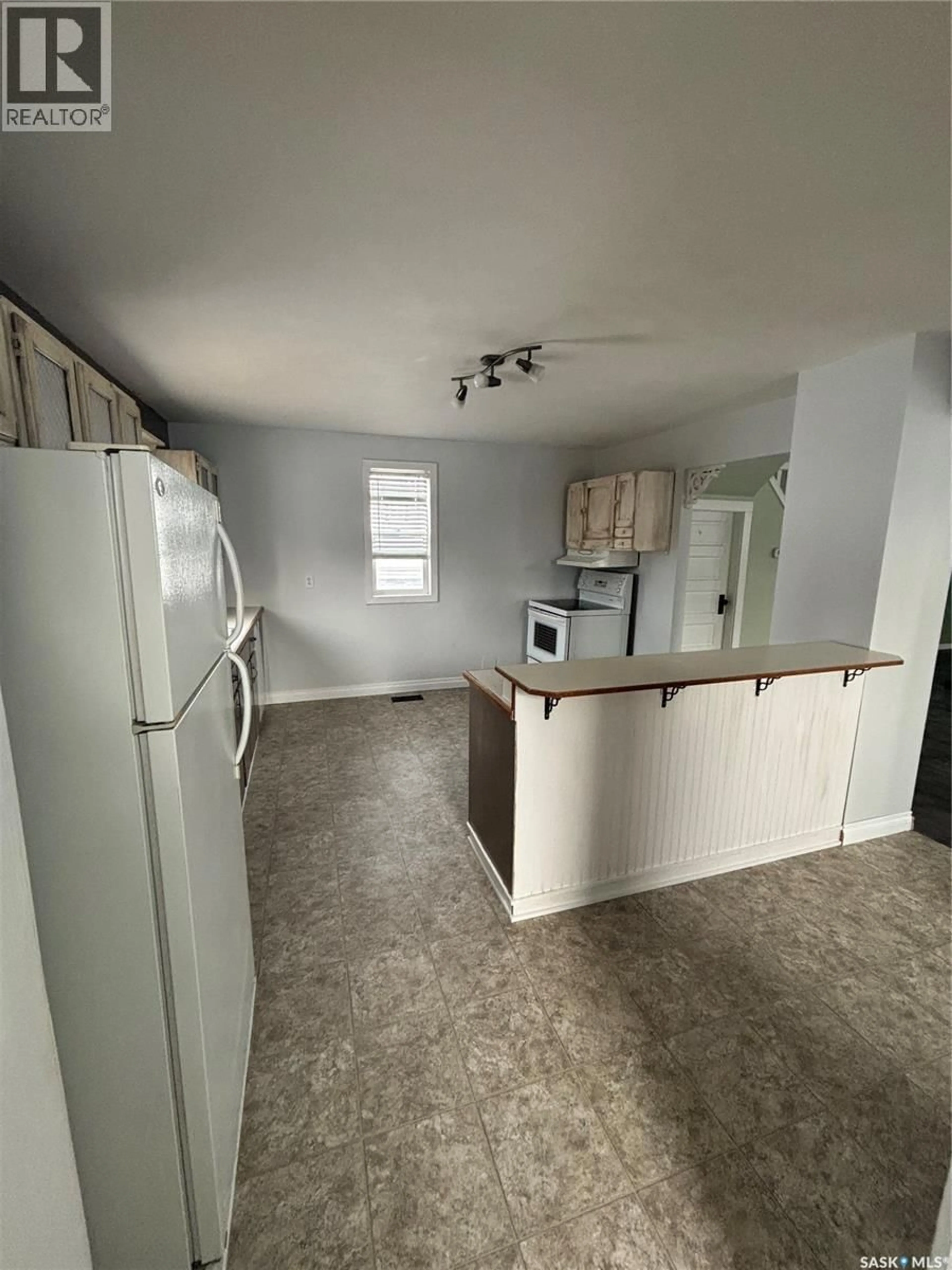 Unknown for 331 3RD AVENUE, Assiniboia Saskatchewan S0H0B0