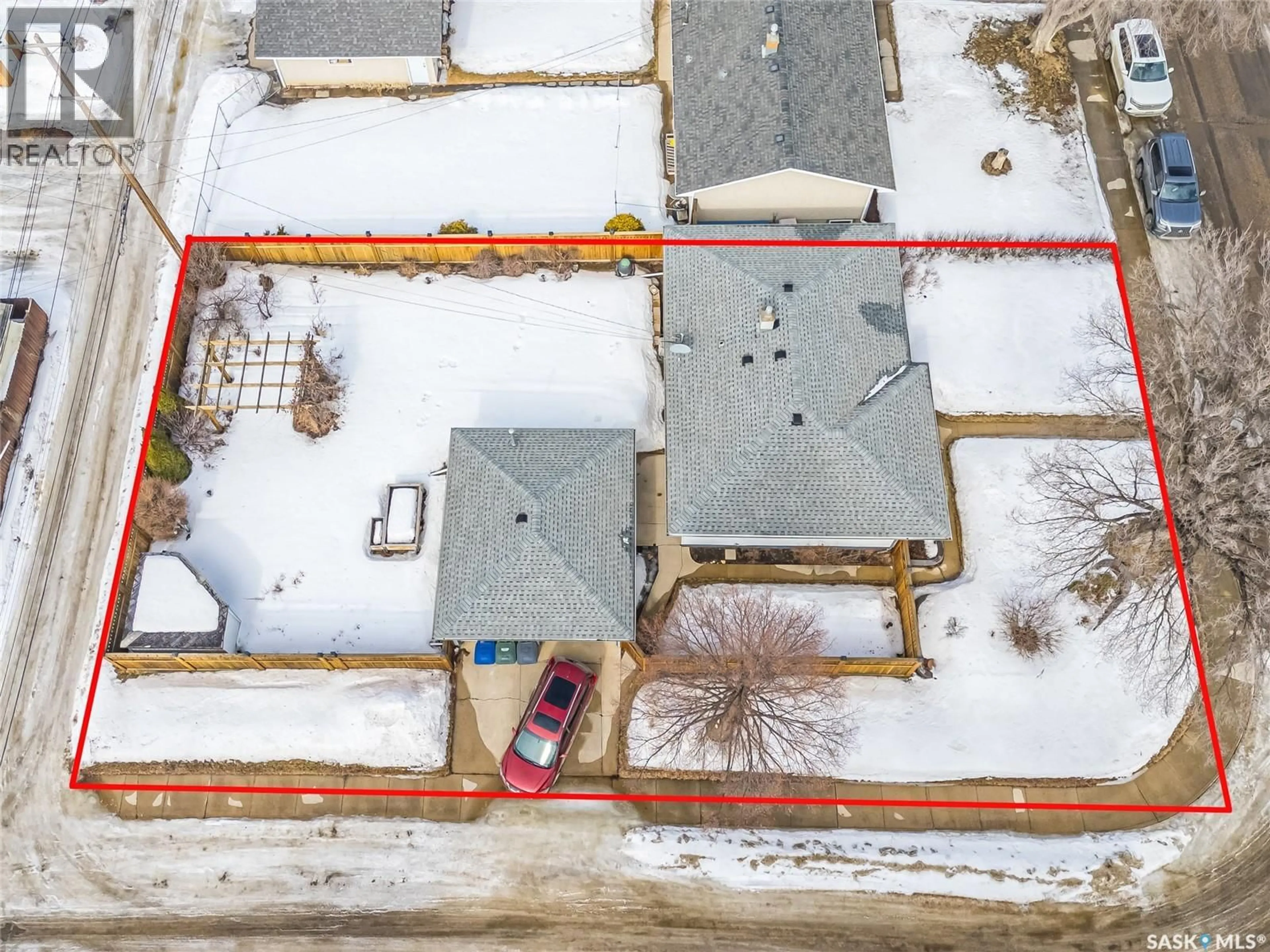 A pic from outside/outdoor area/front of a property/back of a property/a pic from drone, street for 1410 ARGYLE AVENUE, Saskatoon Saskatchewan S7H2W4