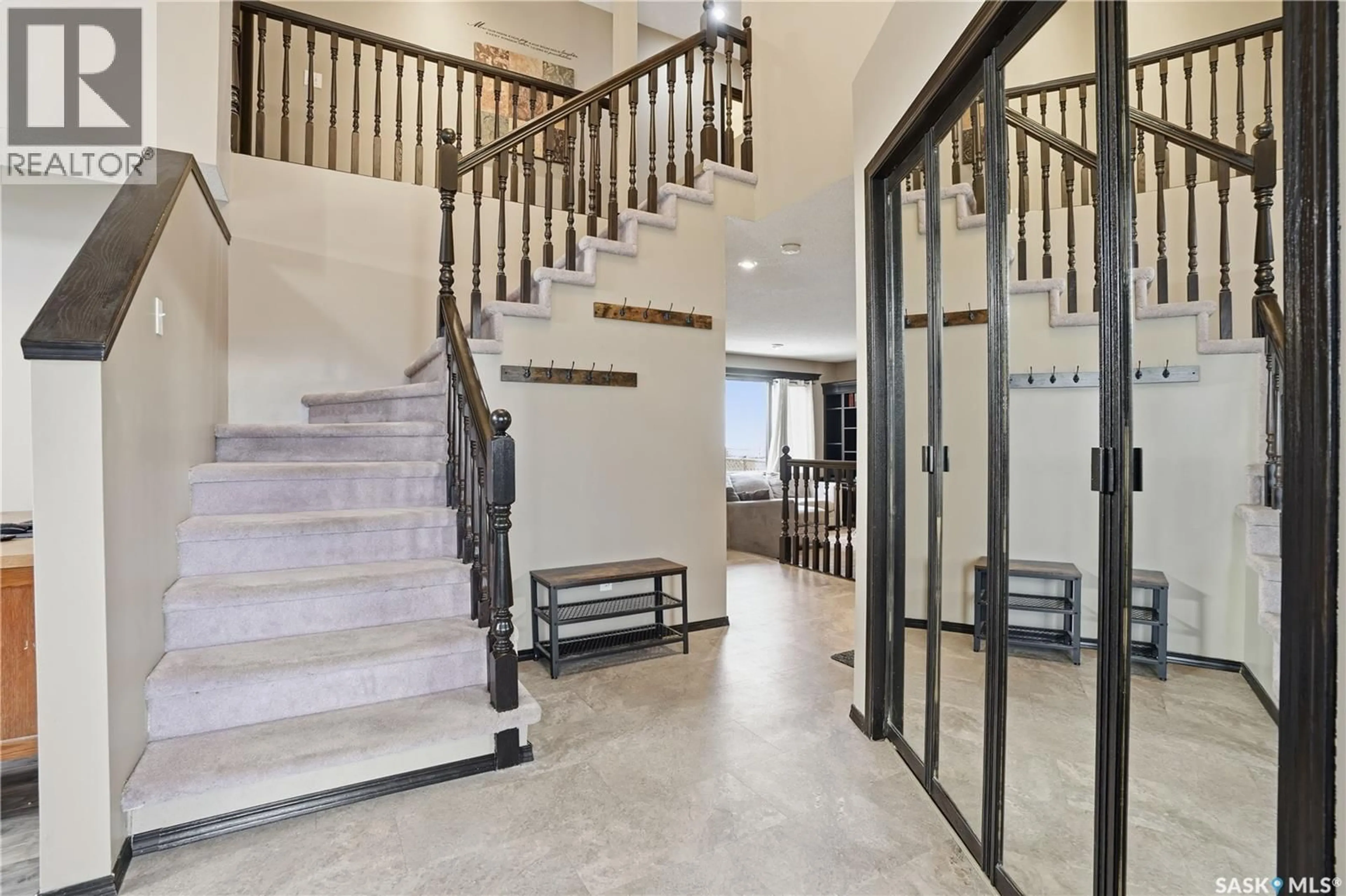 Indoor foyer for 1228 WARNER BAY, Regina Saskatchewan S4X4K3