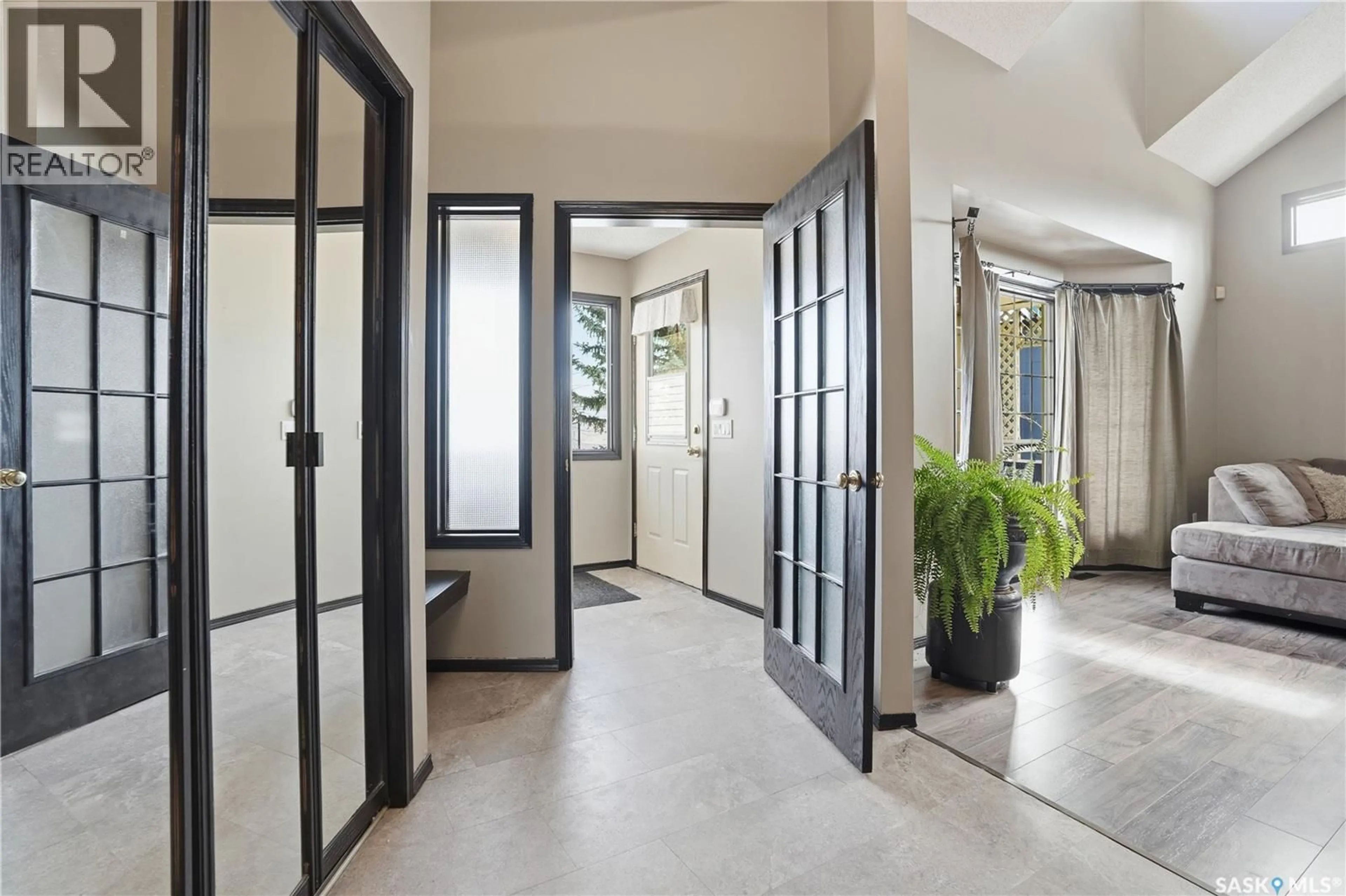 Indoor foyer for 1228 WARNER BAY, Regina Saskatchewan S4X4K3