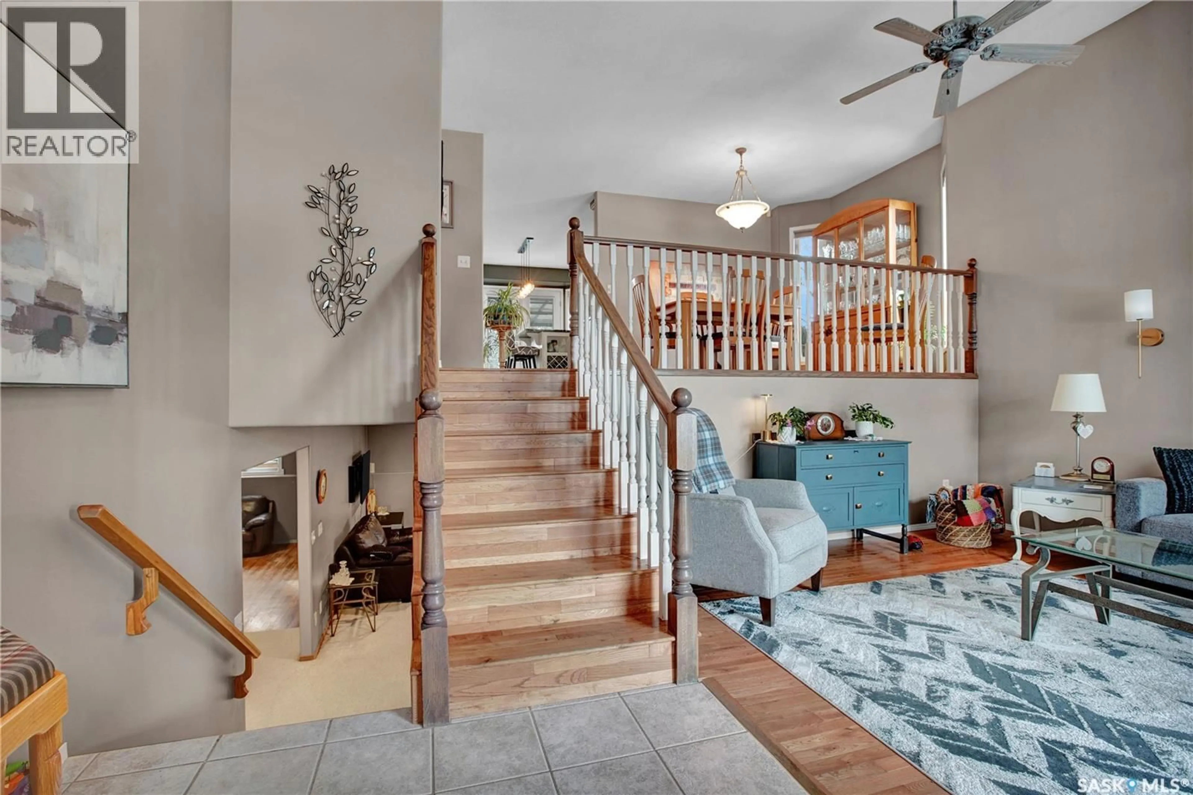 Indoor foyer for 419 BLACKSHIRE CRESCENT, Saskatoon Saskatchewan S7V1B4