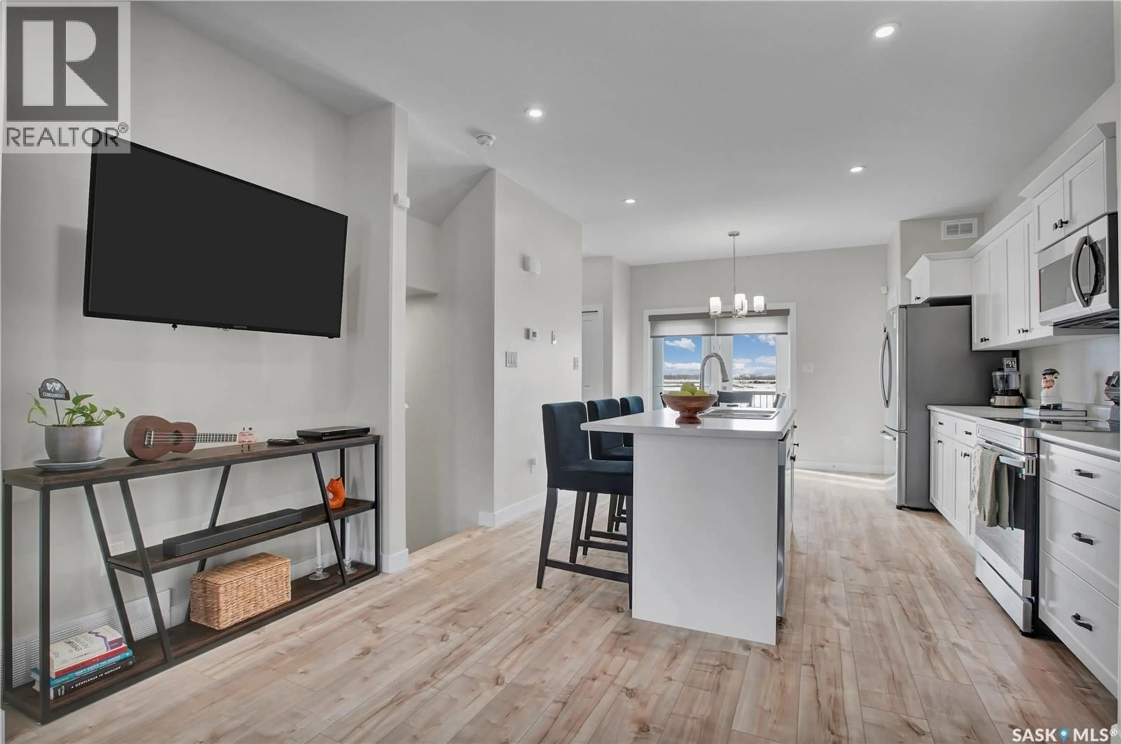 Open concept kitchen, unknown for 517 FROESE STREET, Warman Saskatchewan S0K4S3