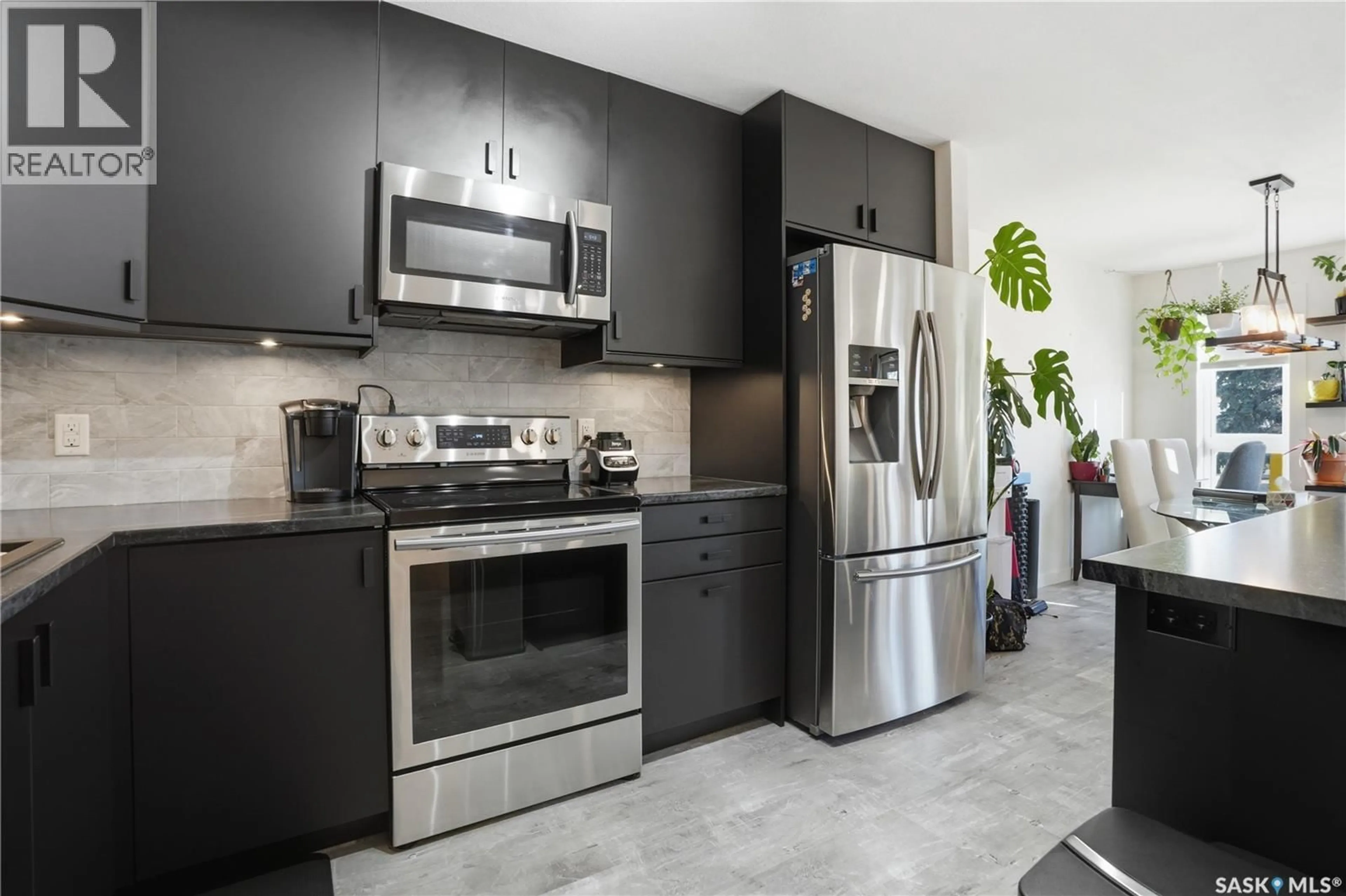 Contemporary kitchen, ceramic/tile floor for 550/552 REID WAY, Saskatoon Saskatchewan S7N3J3