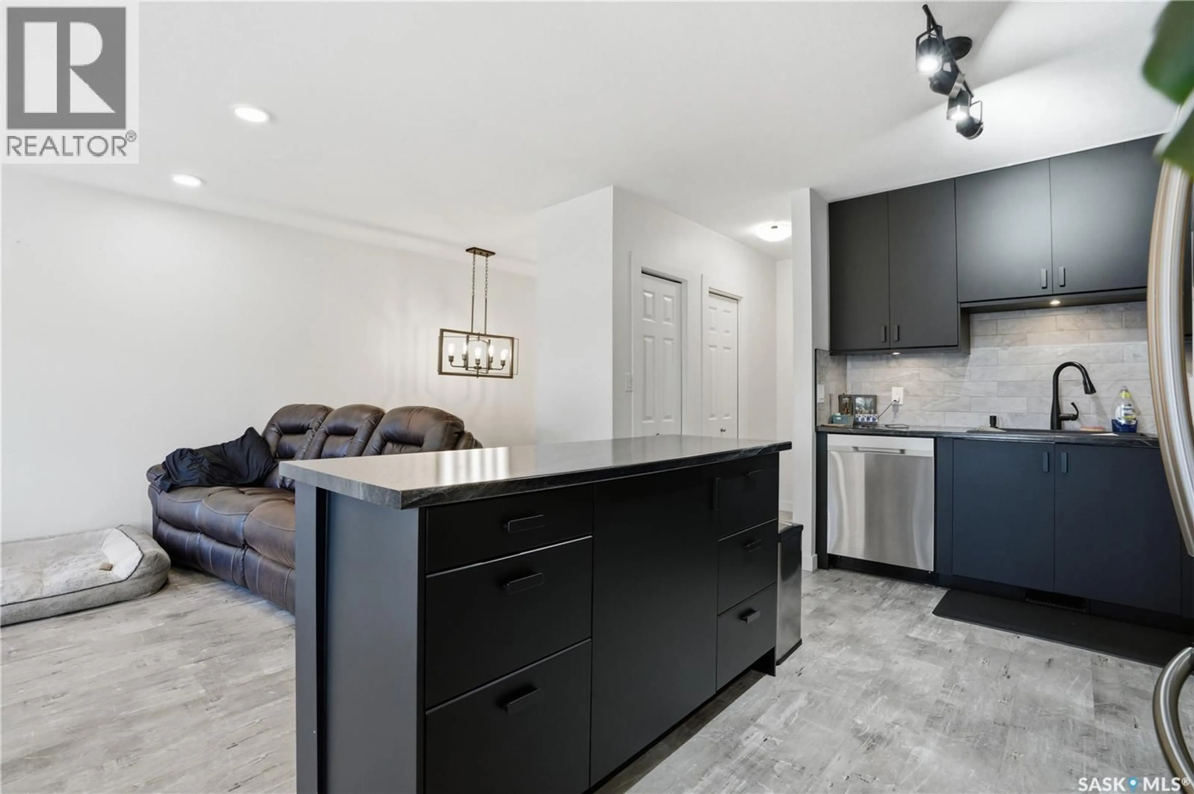 Open concept kitchen, unknown for 550/552 REID WAY, Saskatoon Saskatchewan S7N3J3