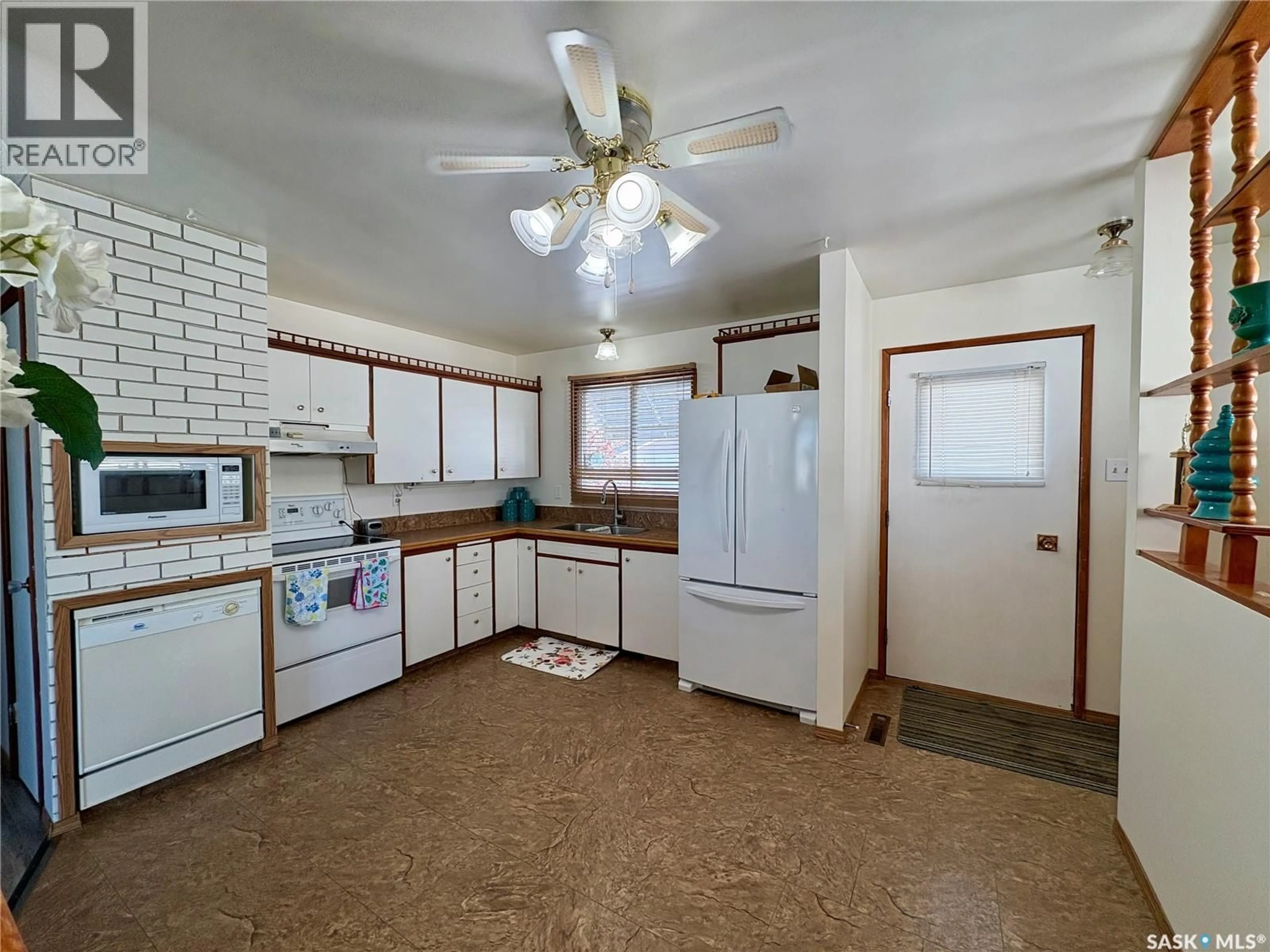 Standard kitchen, unknown for 480 8TH AVENUE, Swift Current Saskatchewan S9H3Y7