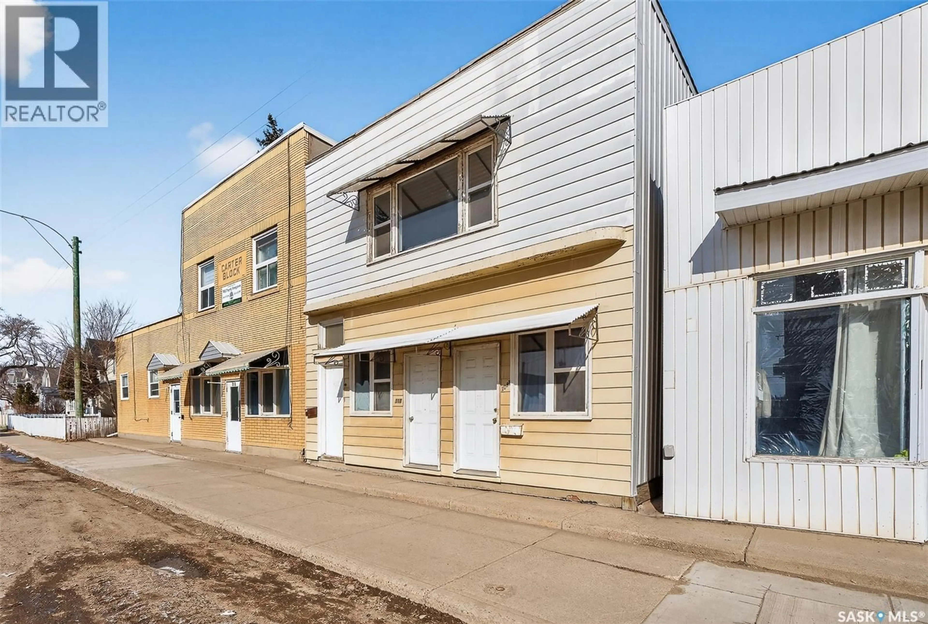 Home with vinyl exterior material, street for 308-312 FAIRFORD STREET, Moose Jaw Saskatchewan S6H1V9