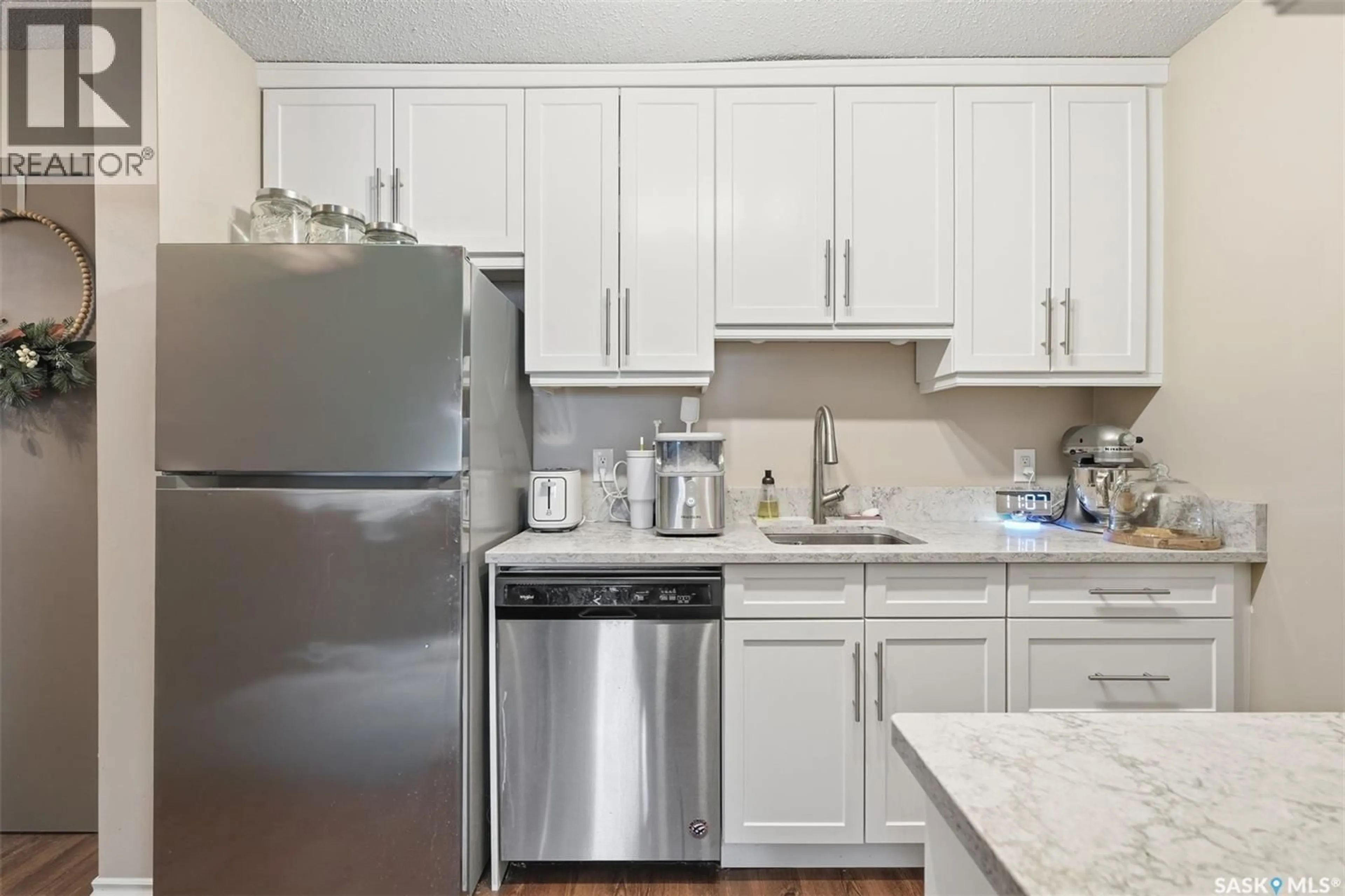 Standard kitchen, unknown for 115th E - 132 425 STREET, Saskatoon Saskatchewan S7N2B5