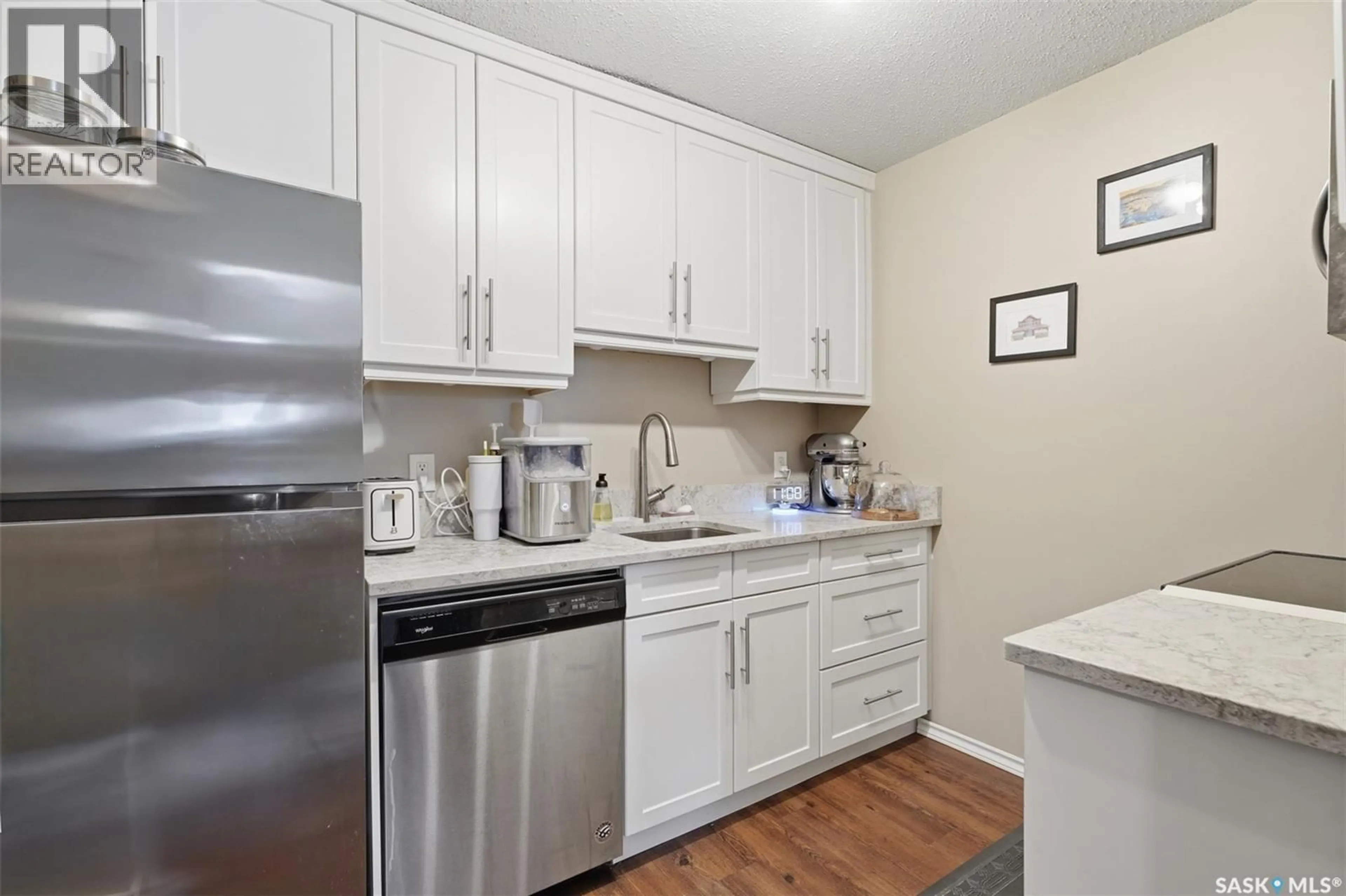 Standard kitchen, unknown for 115th E - 132 425 STREET, Saskatoon Saskatchewan S7N2B5