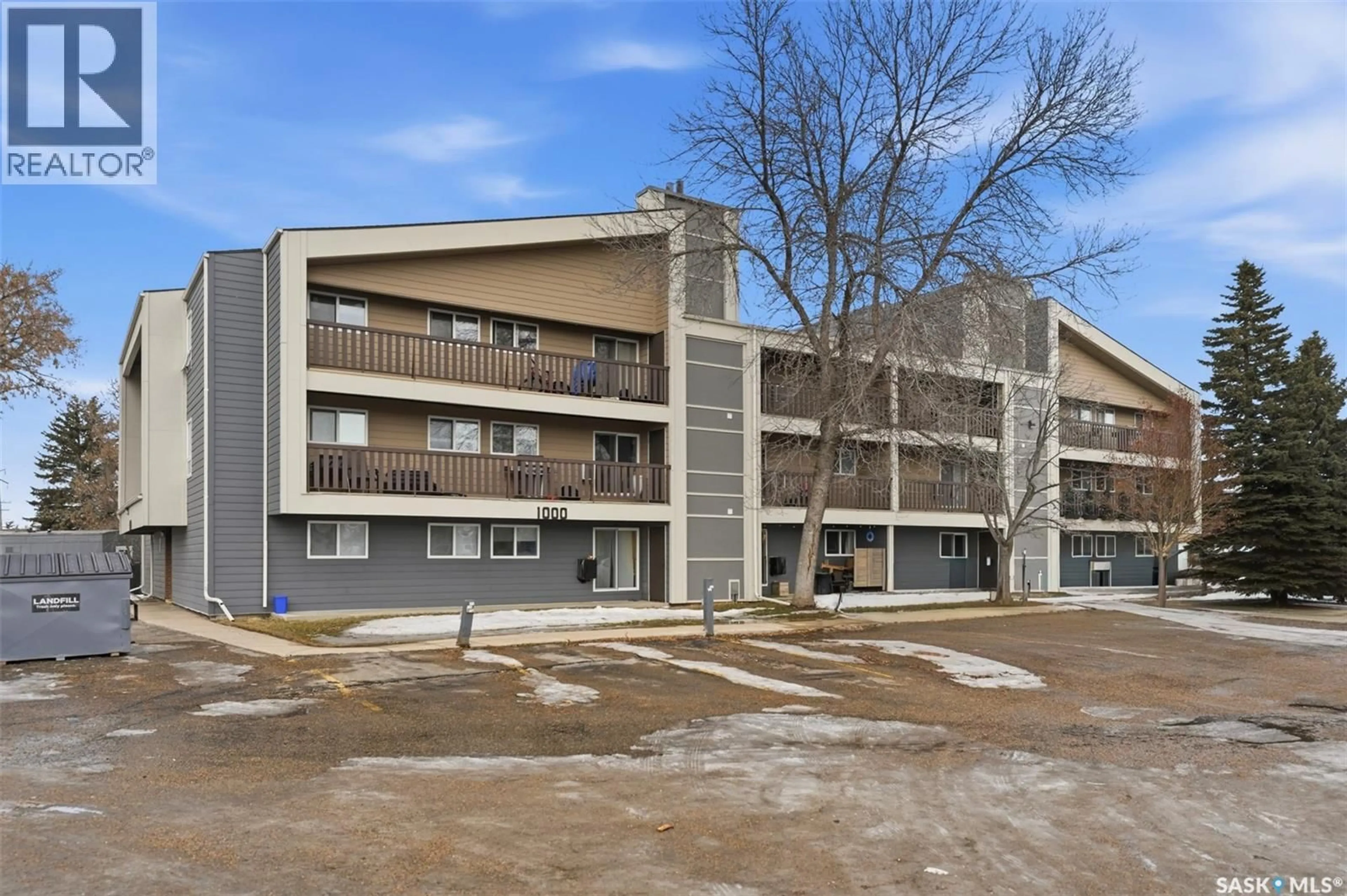 Patio, building for 115th E - 1031 425 STREET, Saskatoon Saskatchewan S7N2E5