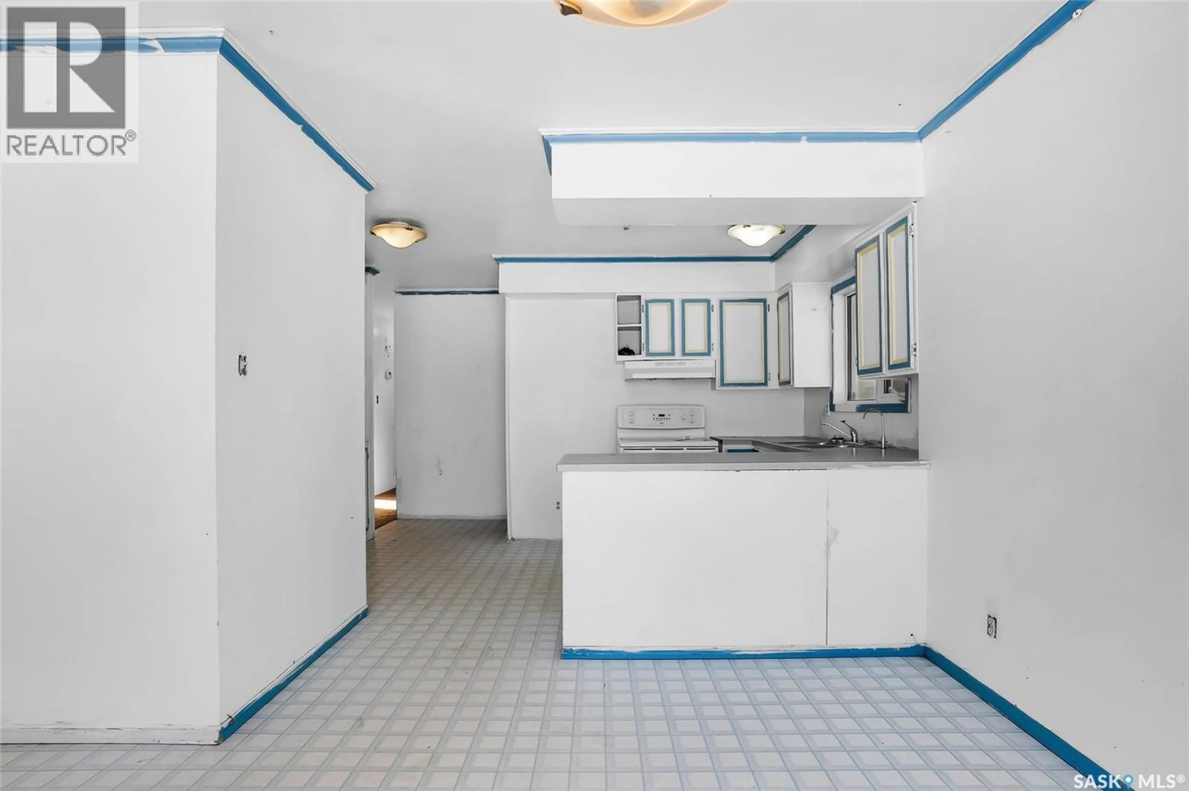 Standard kitchen, ceramic/tile floor for Acres - 10 DALMENY ROAD, Corman Park Rm No. 344 Saskatchewan S0K2T0